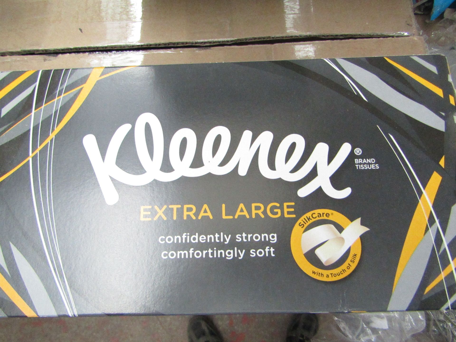 Pack of 6 x boxes of Kleenex Extra large tissues, boxes have damage such as been squashed.