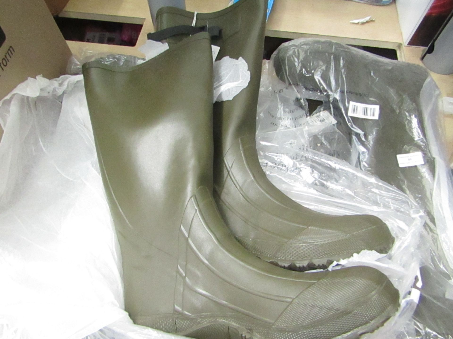 Pair of Walmart Mens Wellies size 12 new with tag