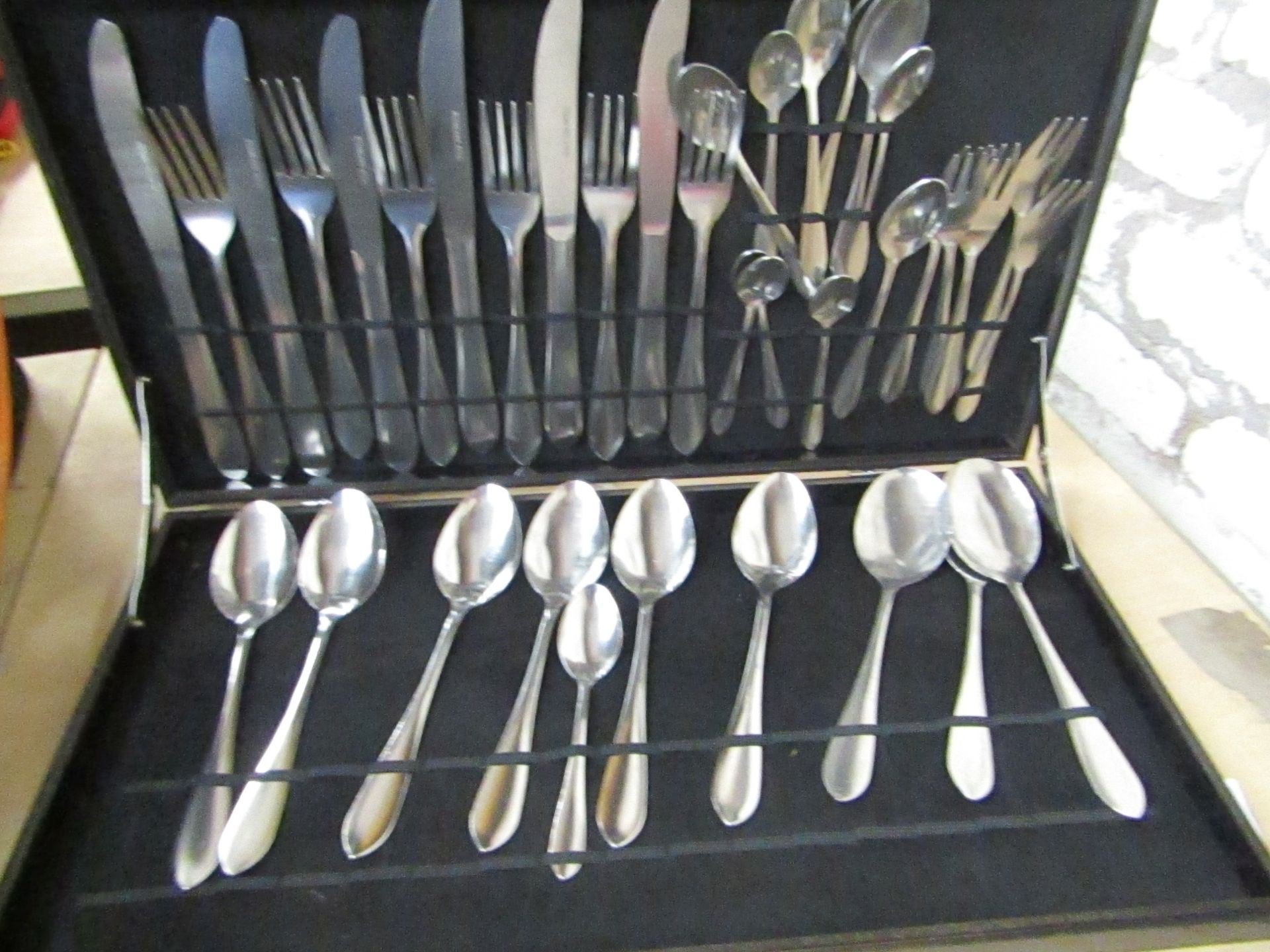 Full Set Canteen of Cutlery in black box (box requires repair)