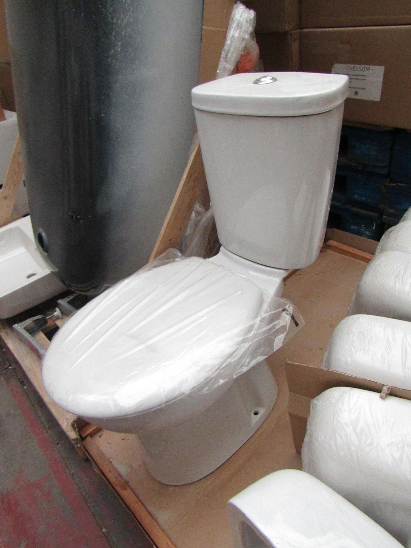 Unbranded Roca Close Coupled toilet comes complete with Cistern, Flush system, toilet pan and