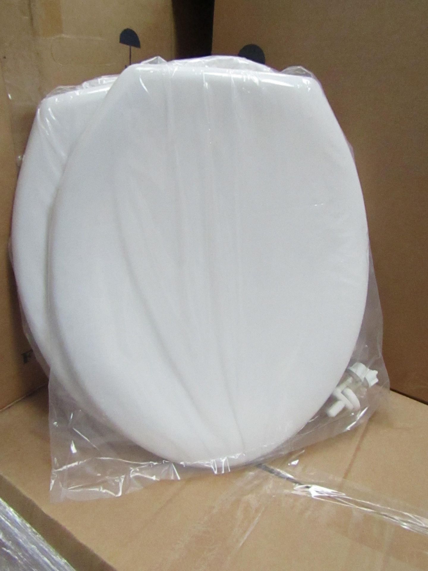 5 x Unbranded Toilet seats, unused and individually bagged with hinges, more may be available to the