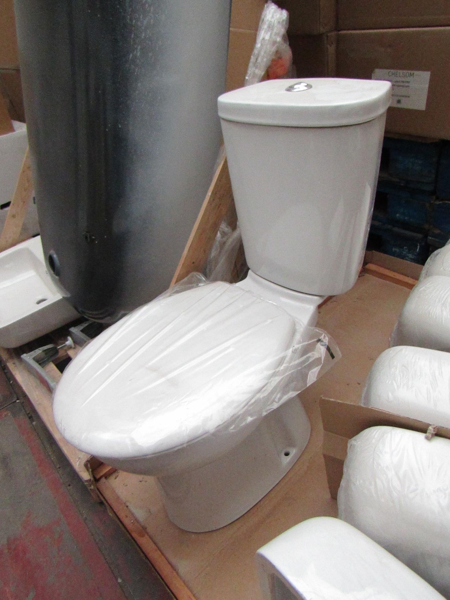 Unbranded Roca Close Coupled toilet comes complete with Cistern, Flush system, toilet pan and