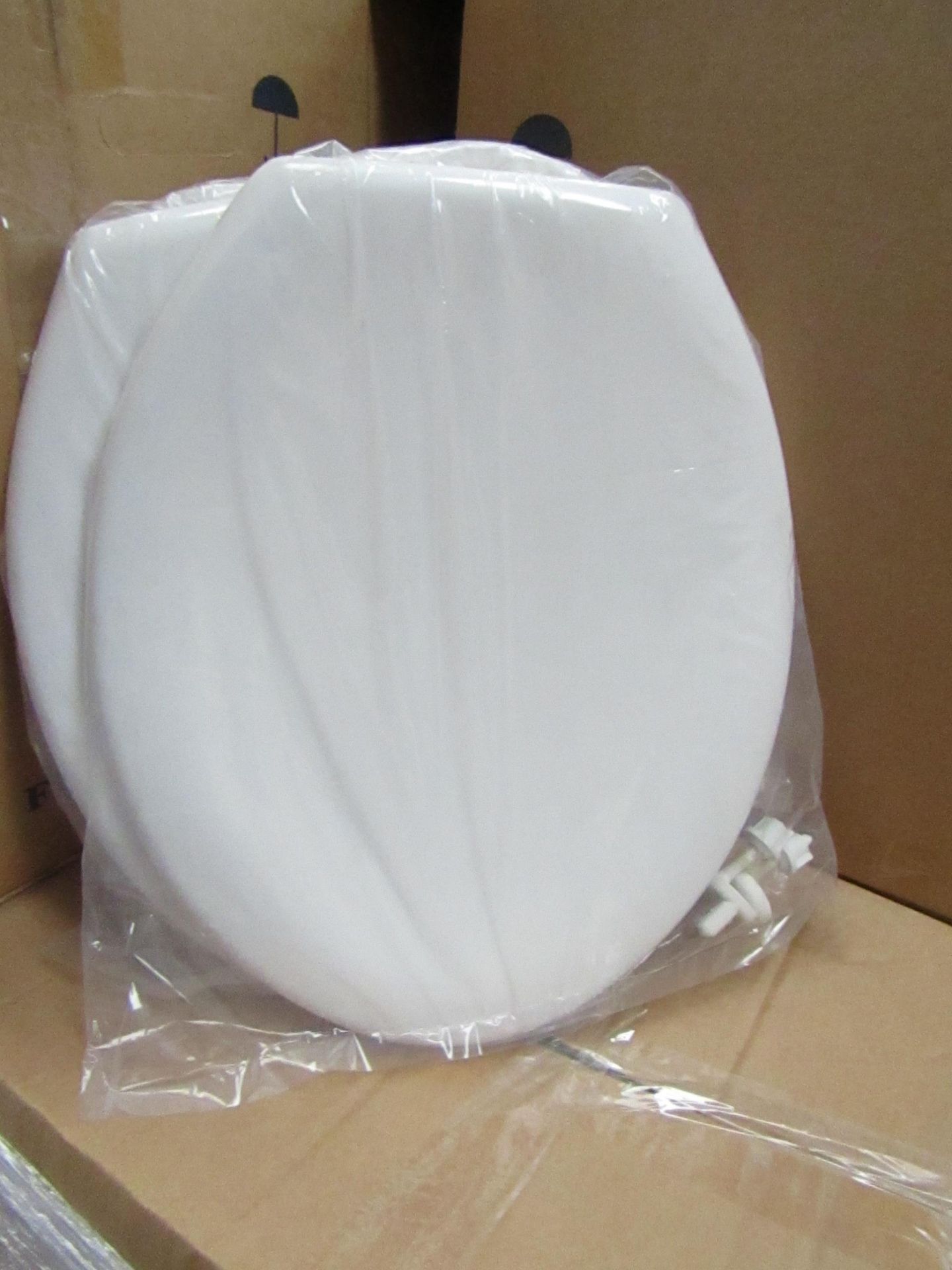 5 x Unbranded Toilet seats, unused and individually bagged with hinges, more may be available to the