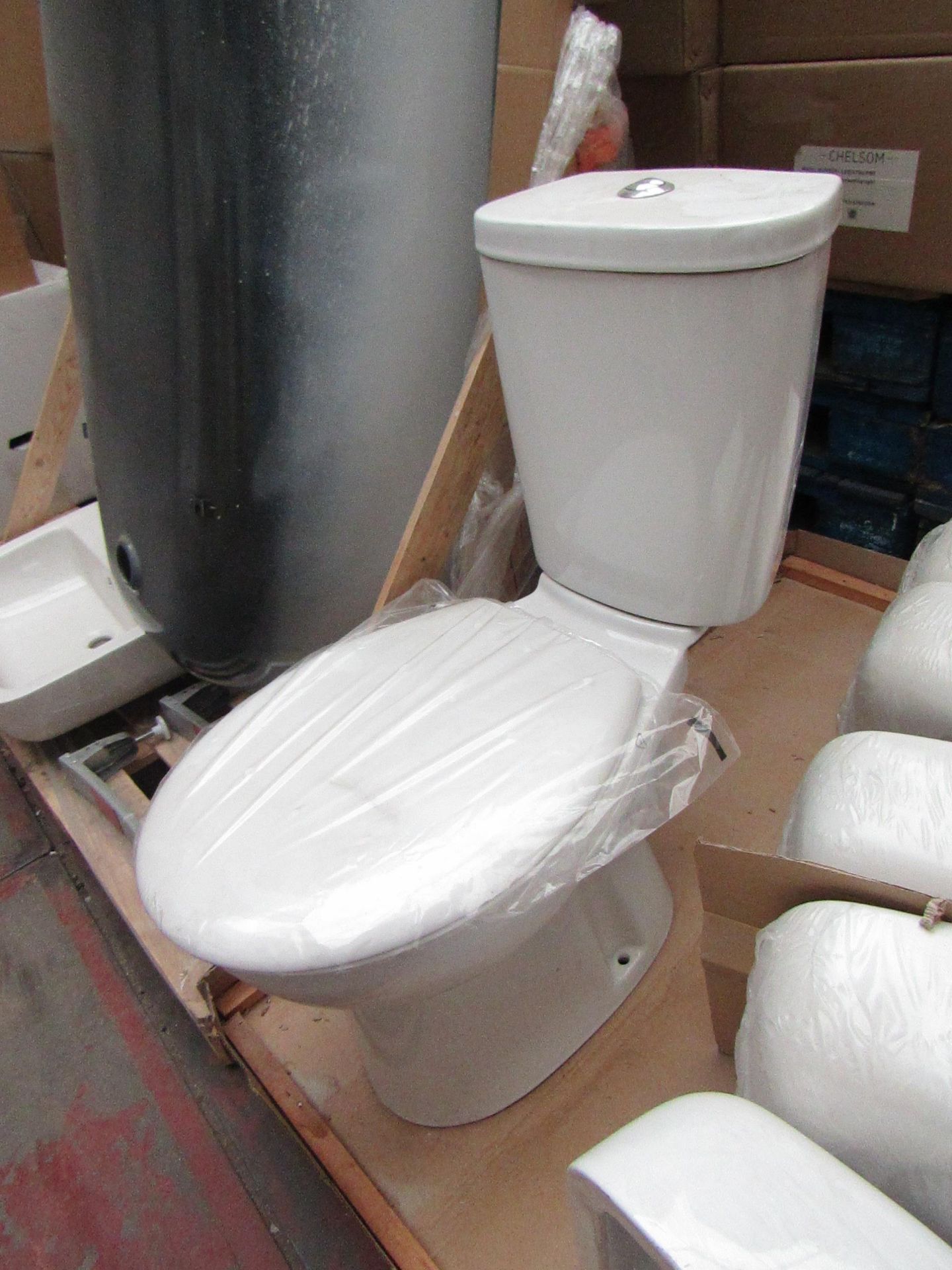 Unbranded Roca Close Coupled toilet comes complete with Cistern, Flush system, toilet pan and