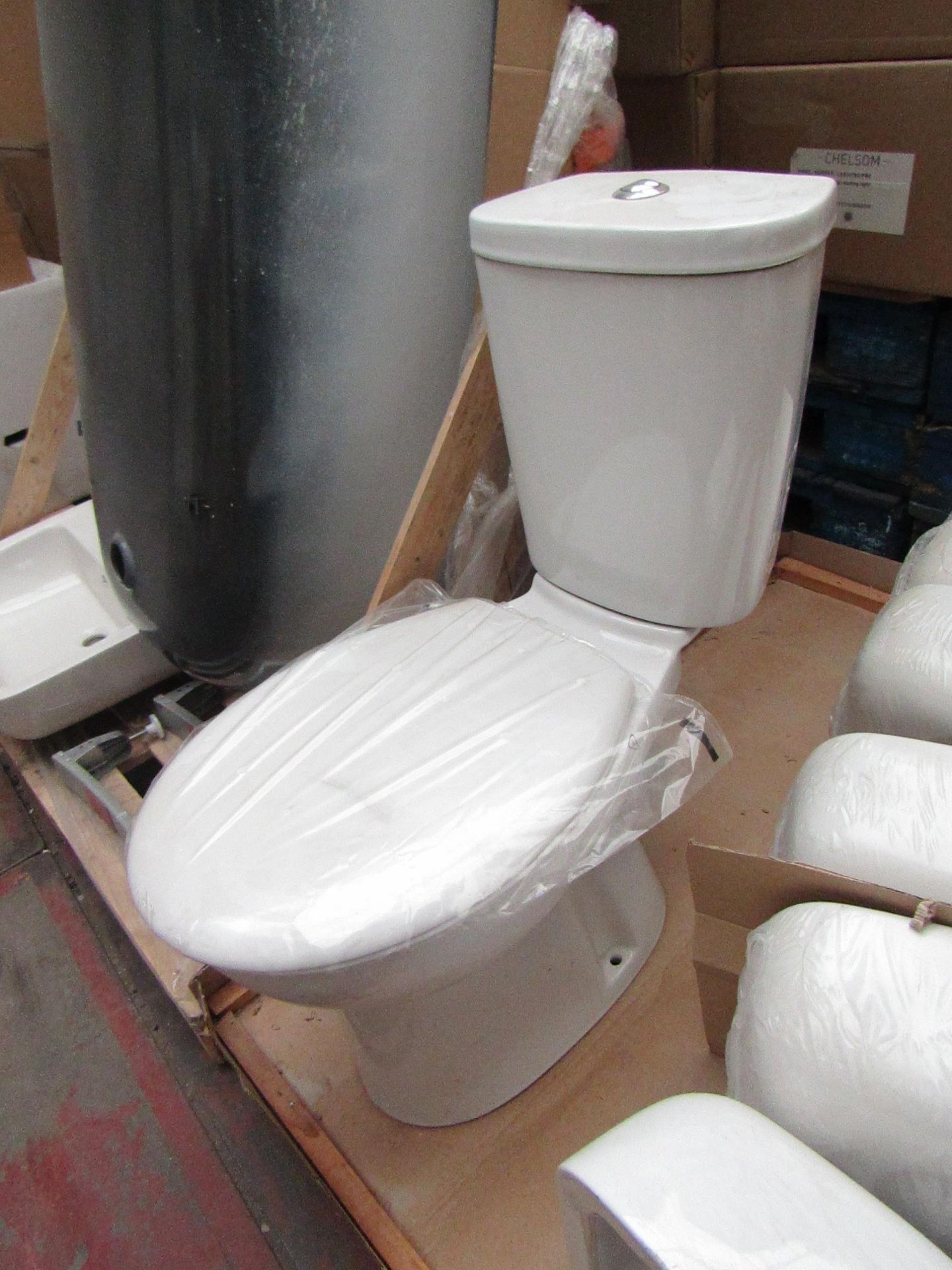 Unbranded Roca Close Coupled toilet comes complete with Cistern, Flush system, toilet pan and