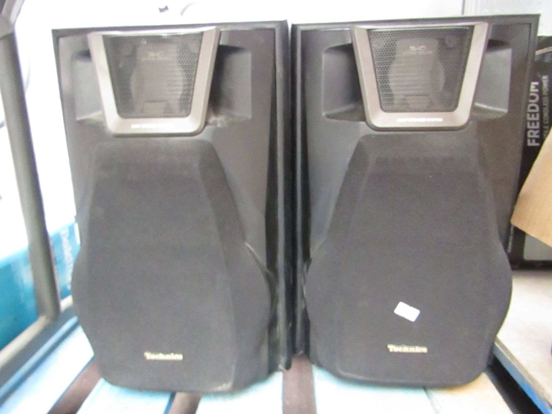 Pair of Technics speakers, untested.