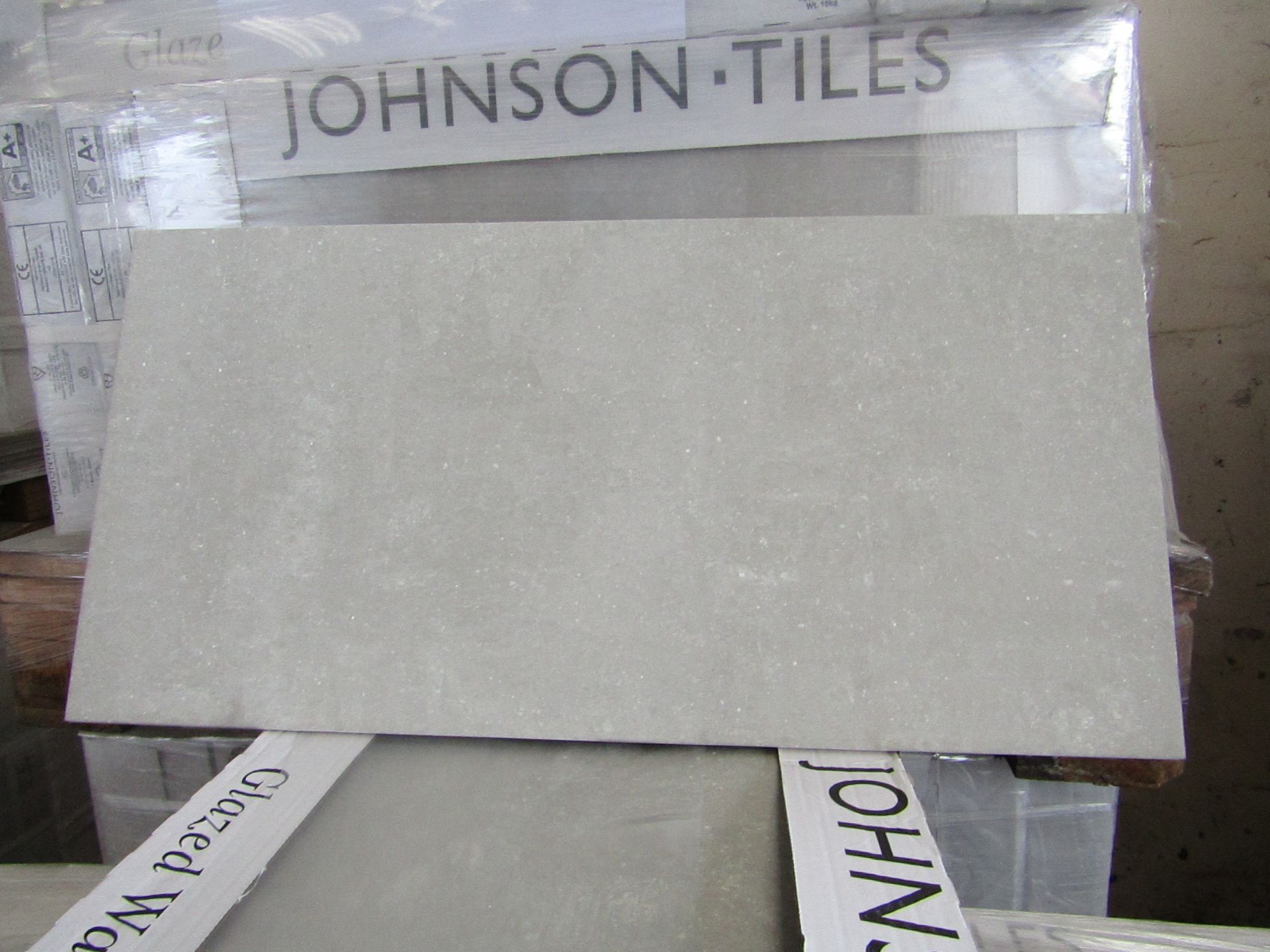 Pallet of 40x Packs of 5 York Fossil Matt finish 300x600 wall and Floor Tiles By Johnsons, New,