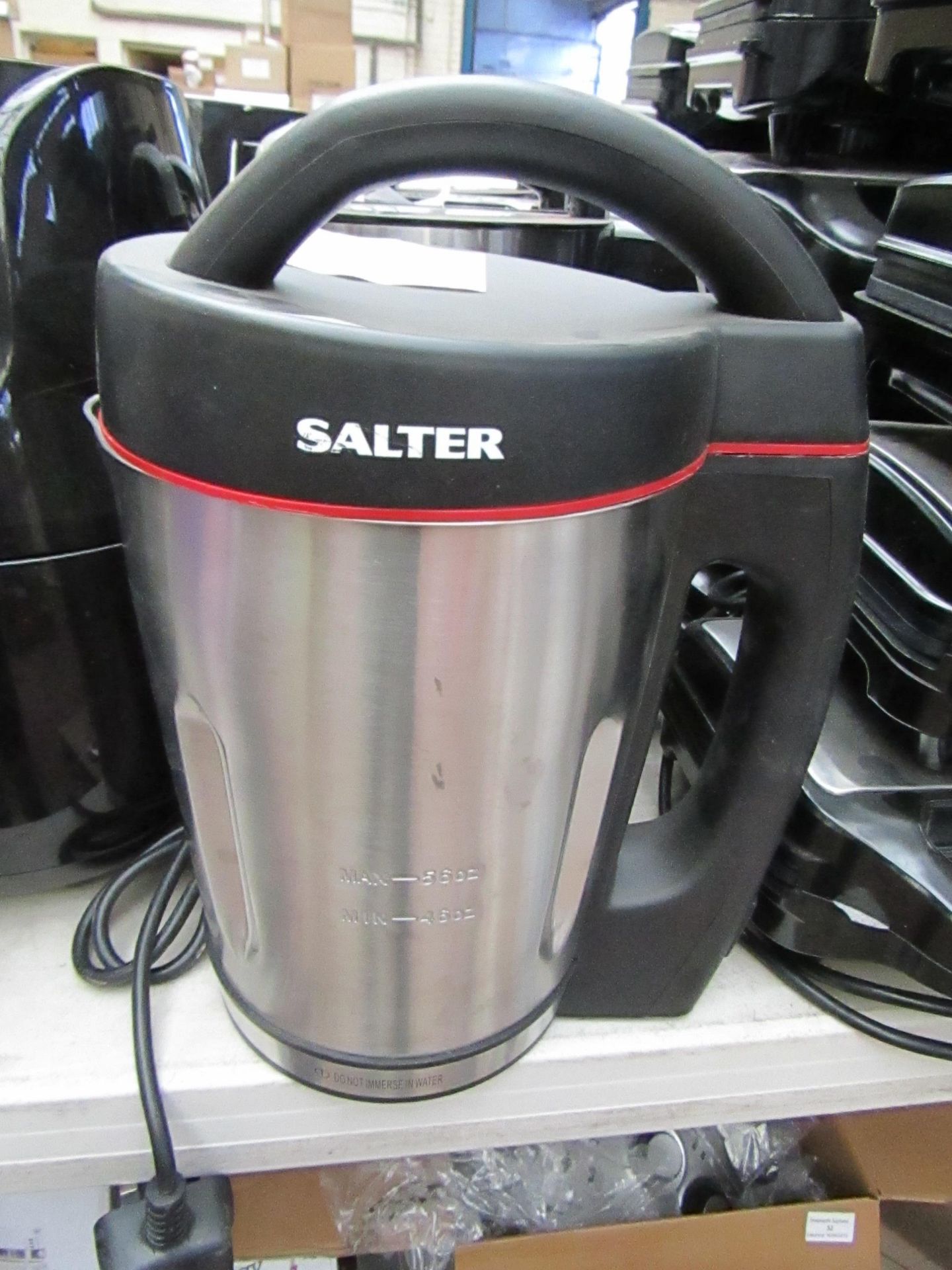 Salter hot soup maker, powers on.