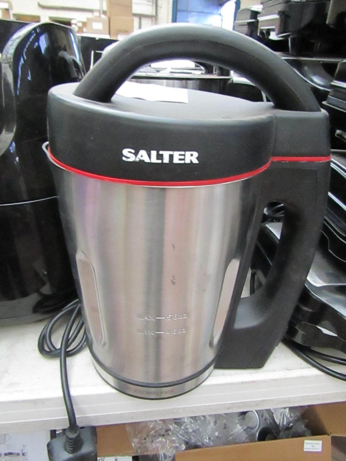 Salter hot soup maker, powers on.