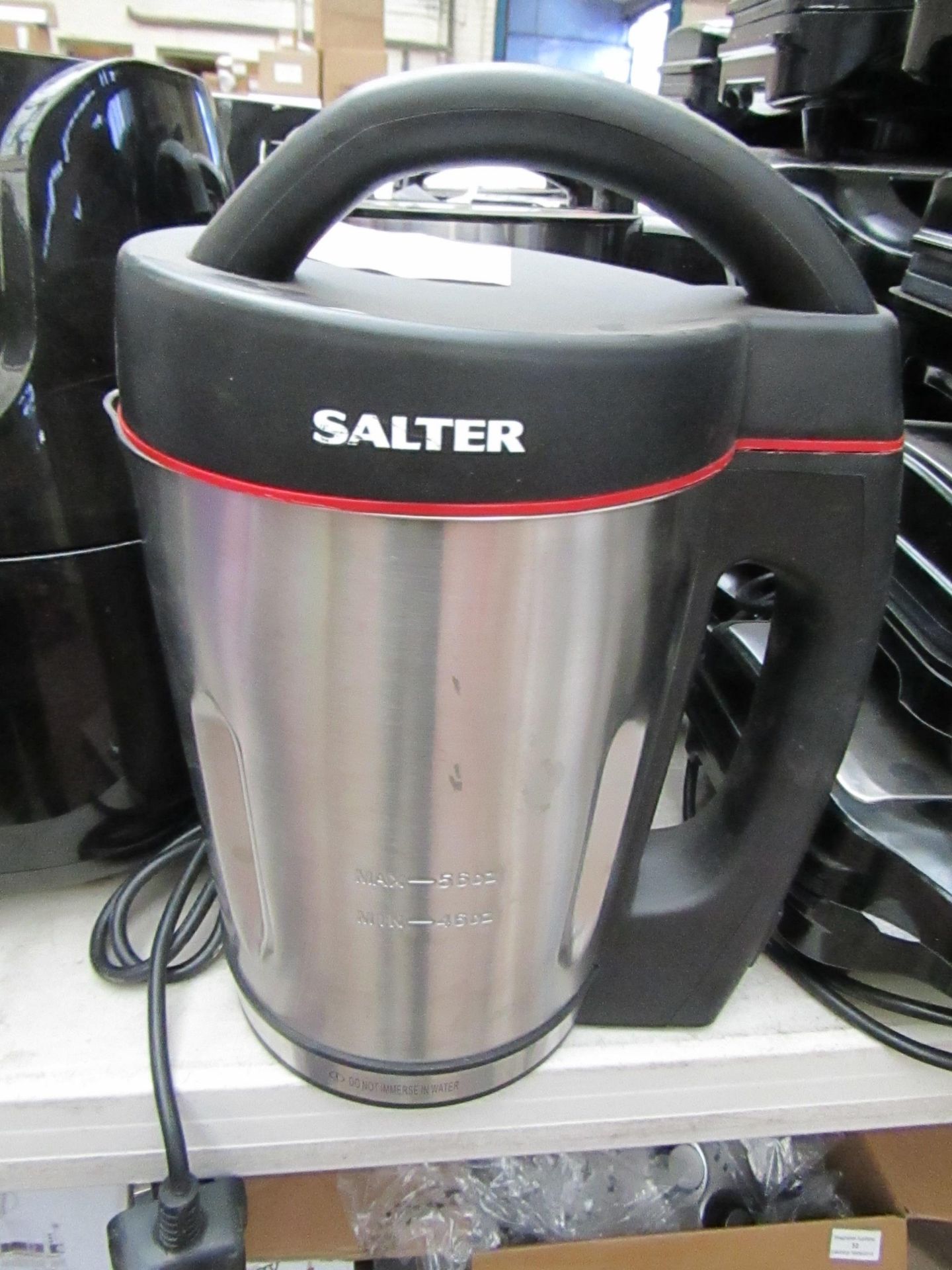 Salter hot soup maker, powers on.