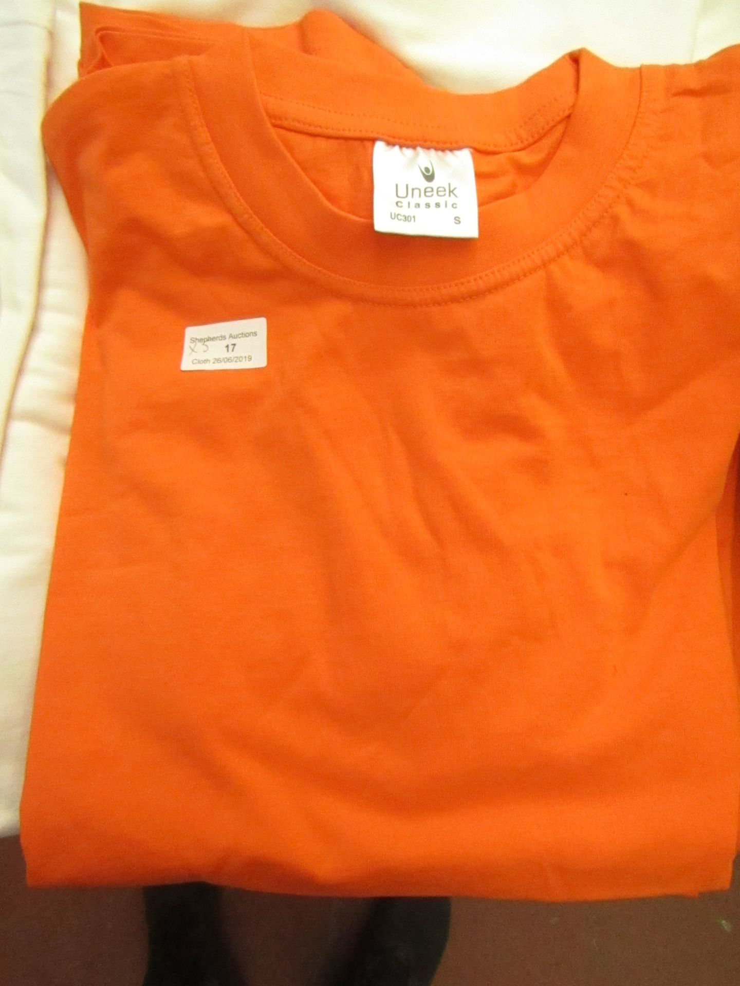 5  X Round Neck Short Sleeve T/shirts Orange size Small Un-used