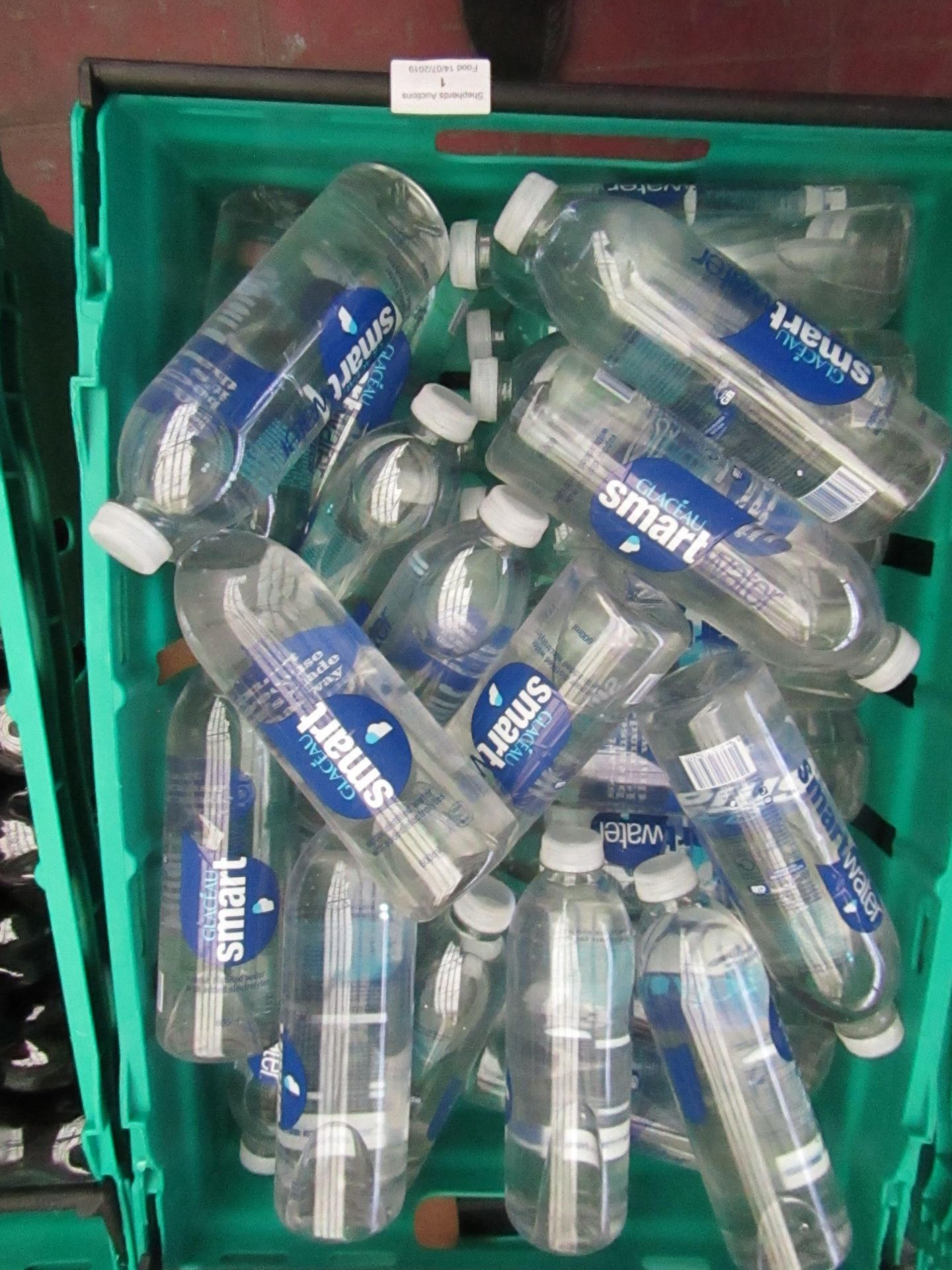 Approx 30 x 600ml bottles of Smart Water, BBE 31/01/2021