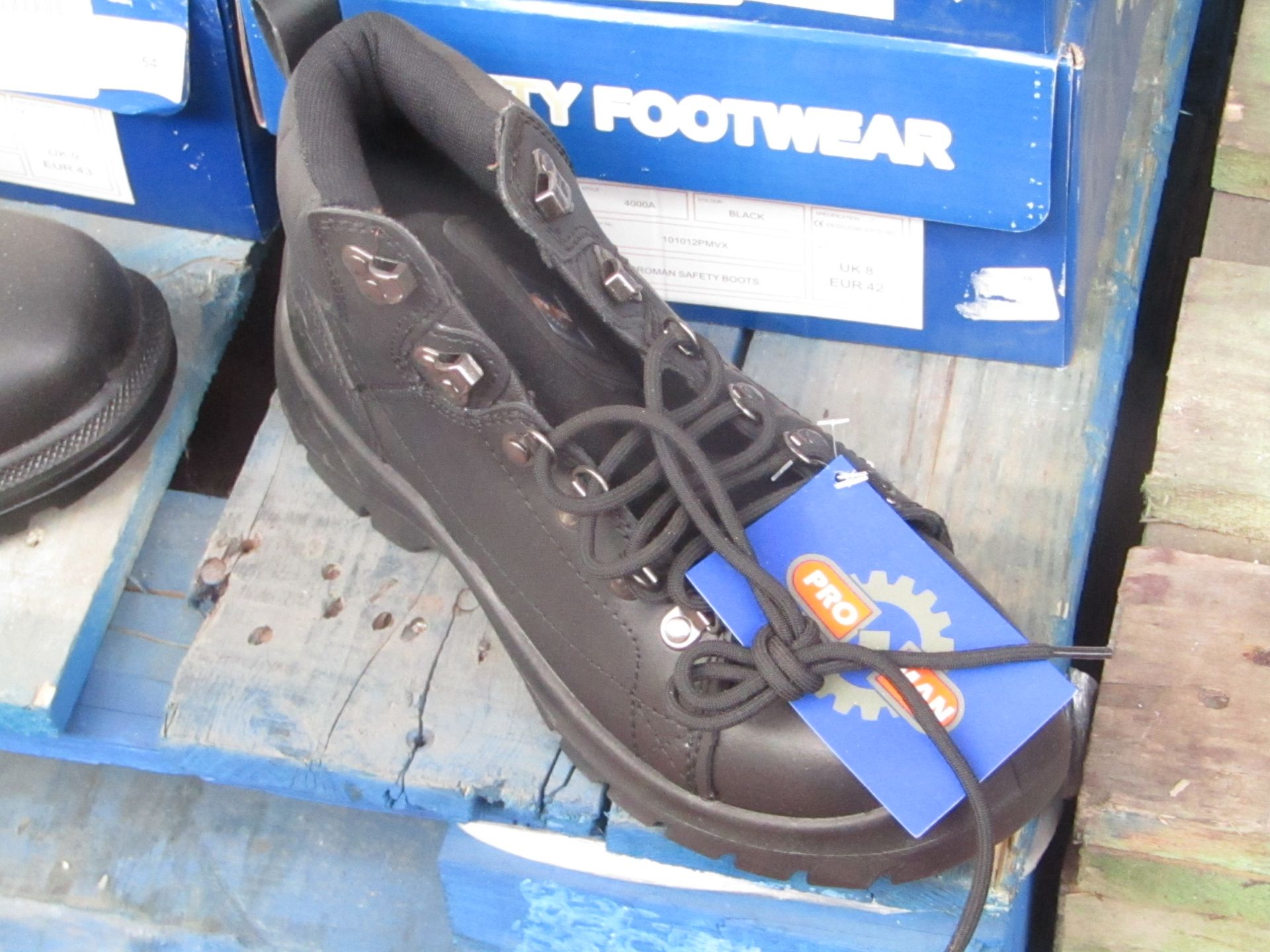 Pro Man PM4000 Hiker Safety Boots, new and boxed, size 8 RRP £29.99