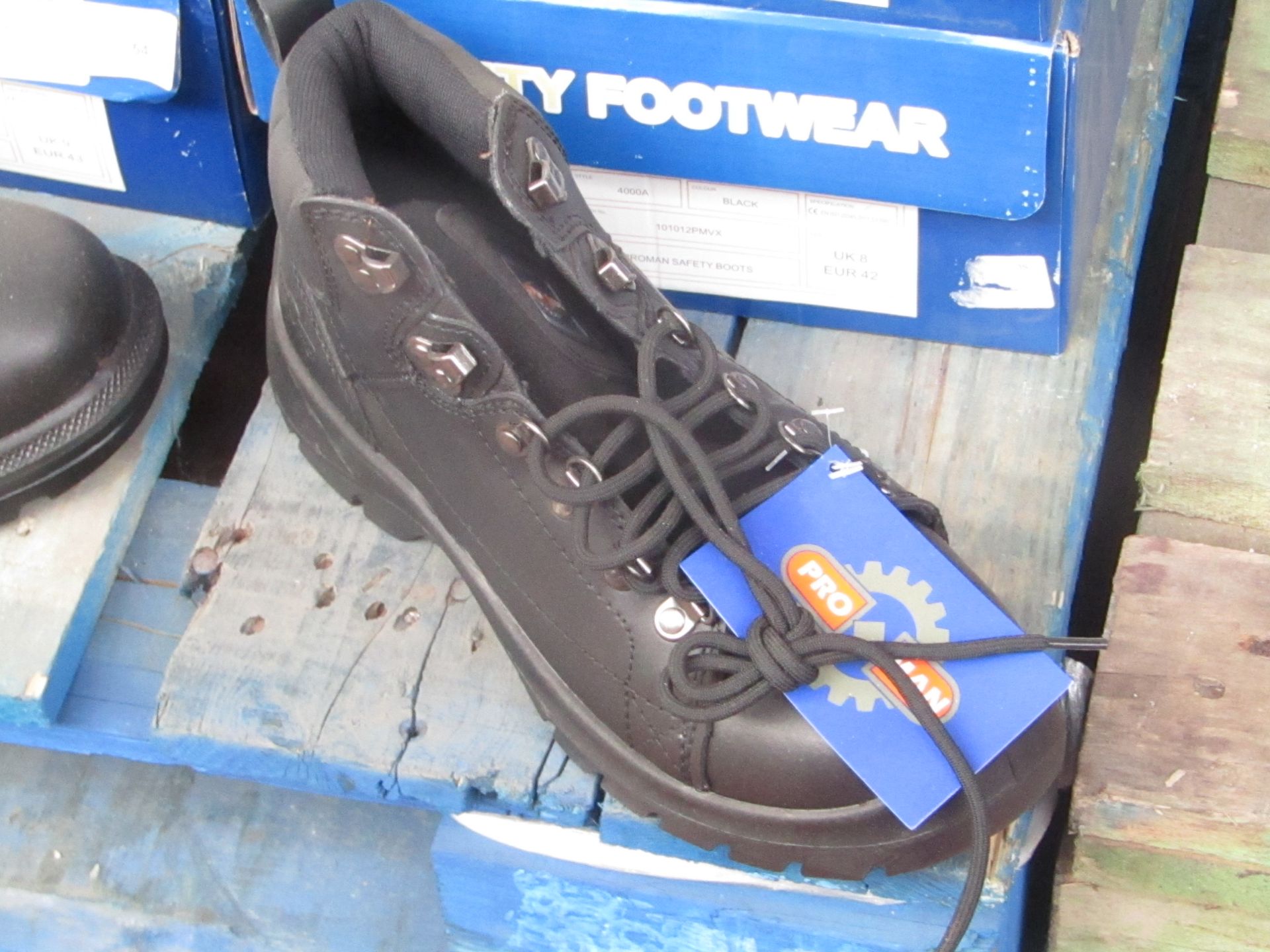 Pro Man PM4000 Hiker Safety Boots, new and boxed, size 7 RRP £29.99