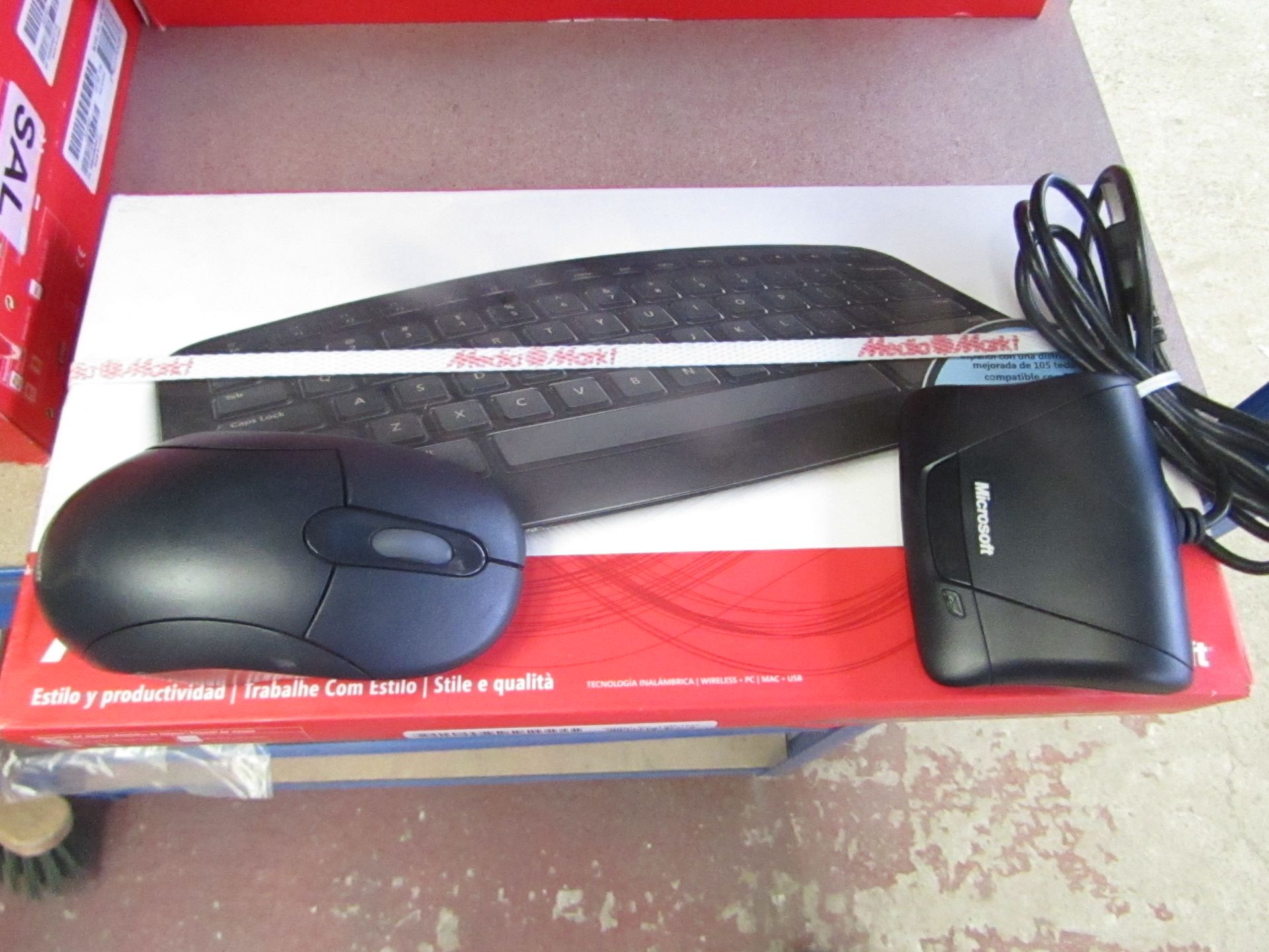 Microsoft arc keyboard, with a Microsoft wireless mouse, tested working and boxed.