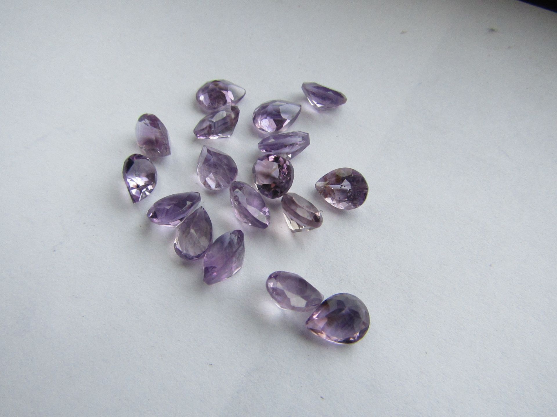 Beautiful Natural brazilian Amethyst 17 piecesÿ6.00mm - 8.00mm 19.00 carats. A fantastic