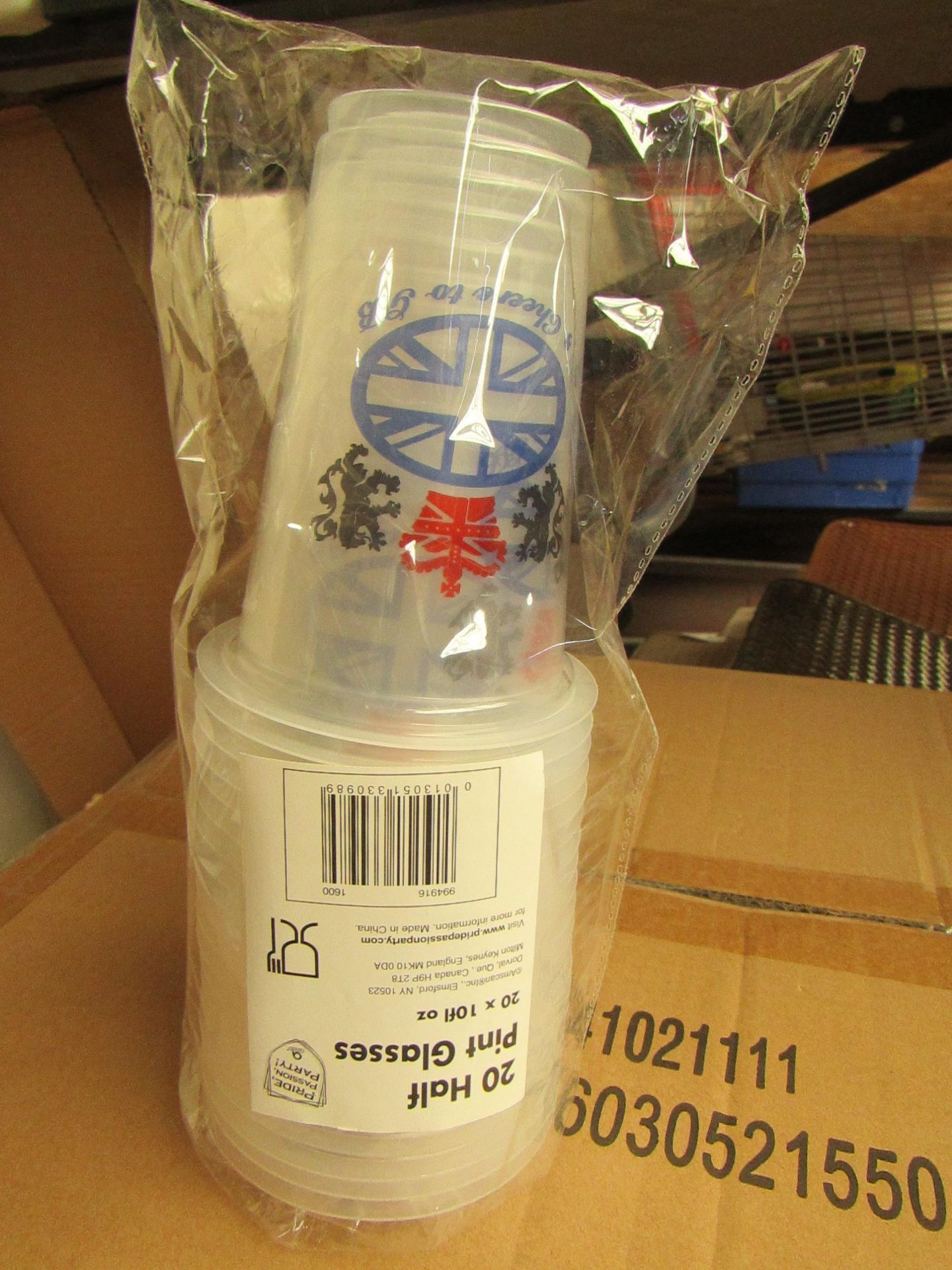 Approx 20x packs of 20 10fl oz Amscan half pint plastic cups, all new and packaged.