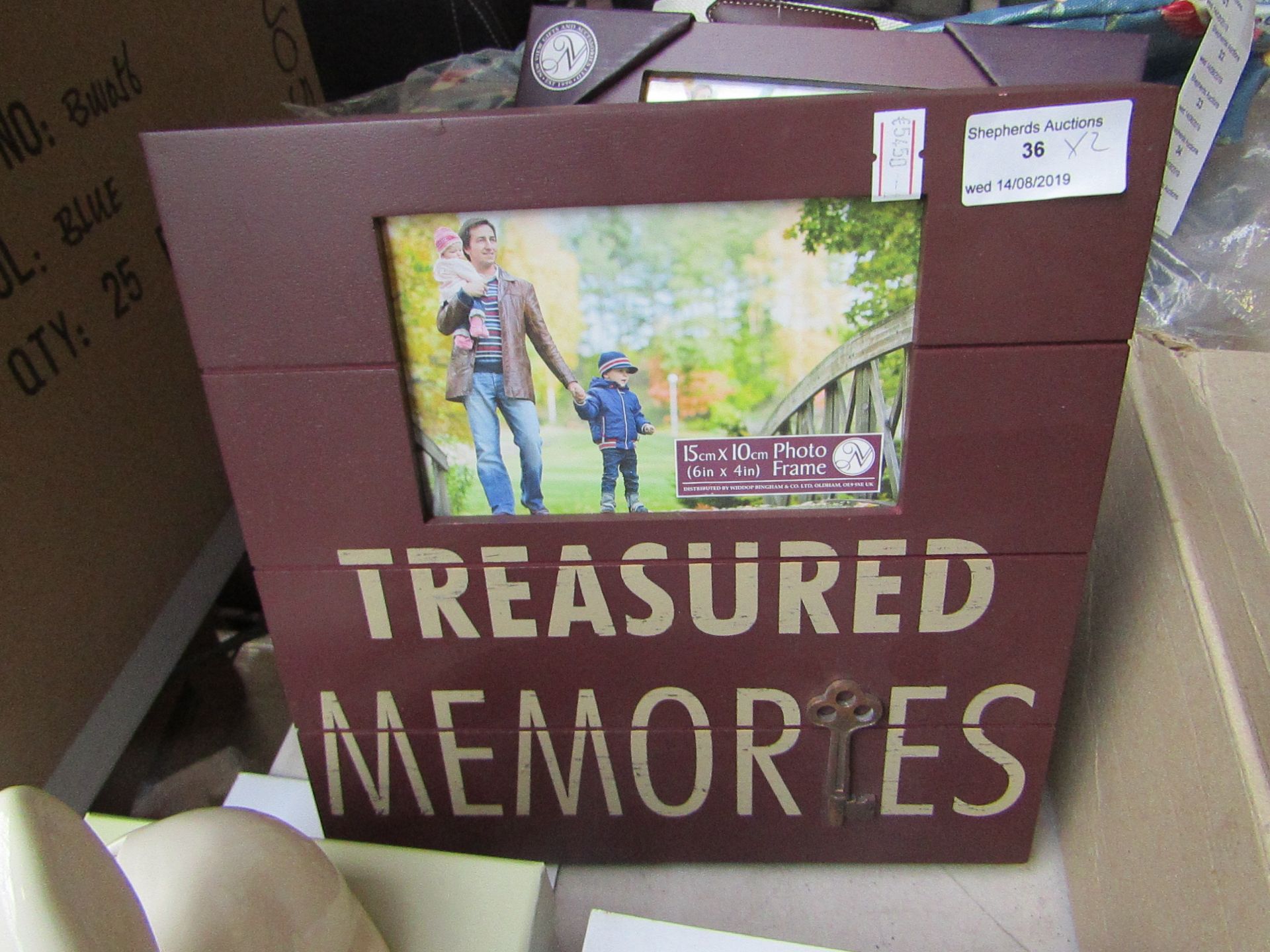 2x Memories photo frame, 6 x 4", new andonly one is packaged.