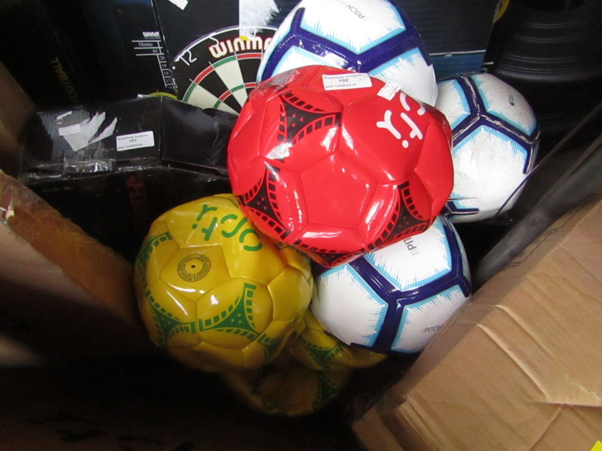 7x Various footballs, unchecked.
