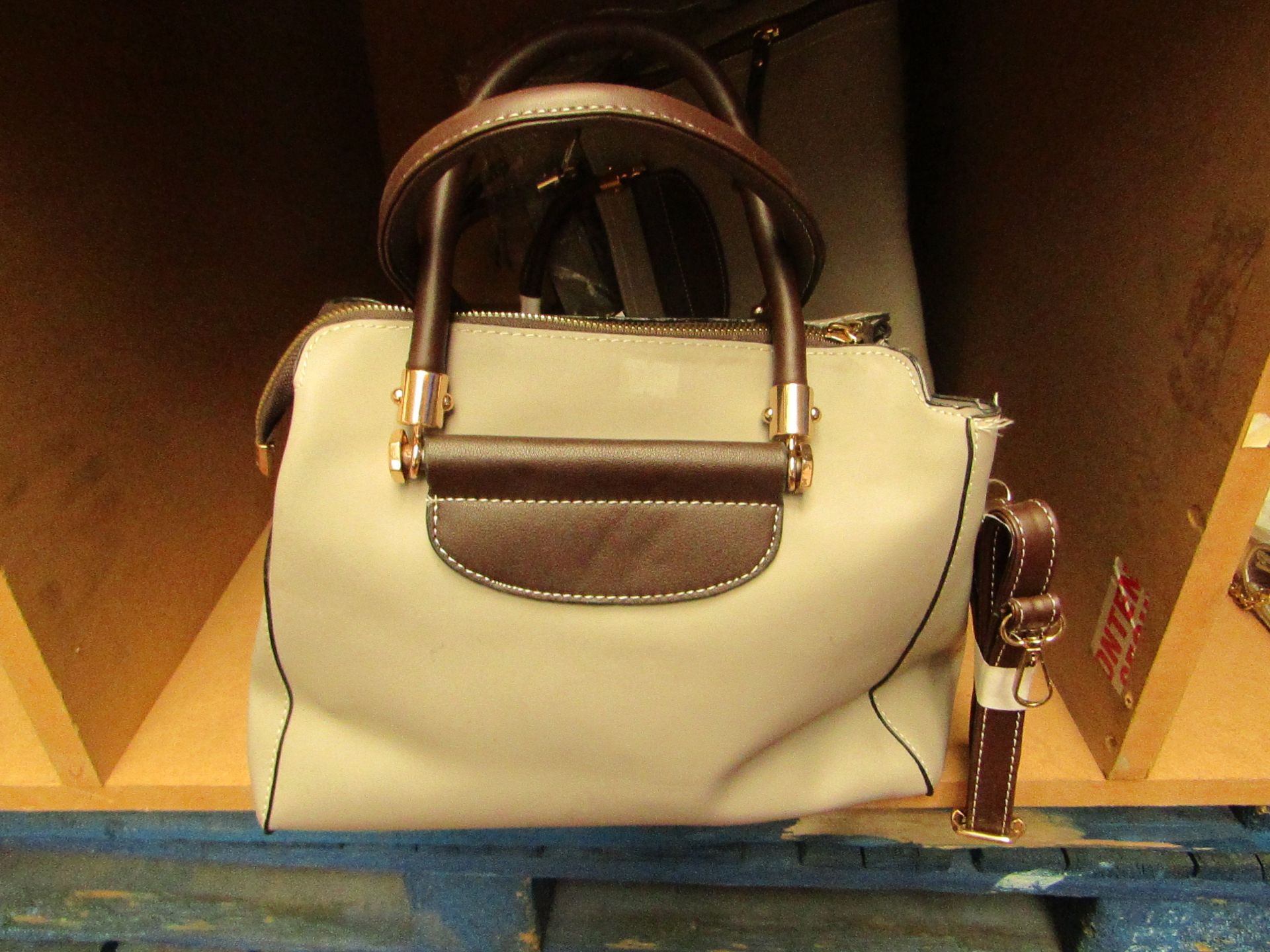 Ladies Large Handbag new & packaged (see image for design)