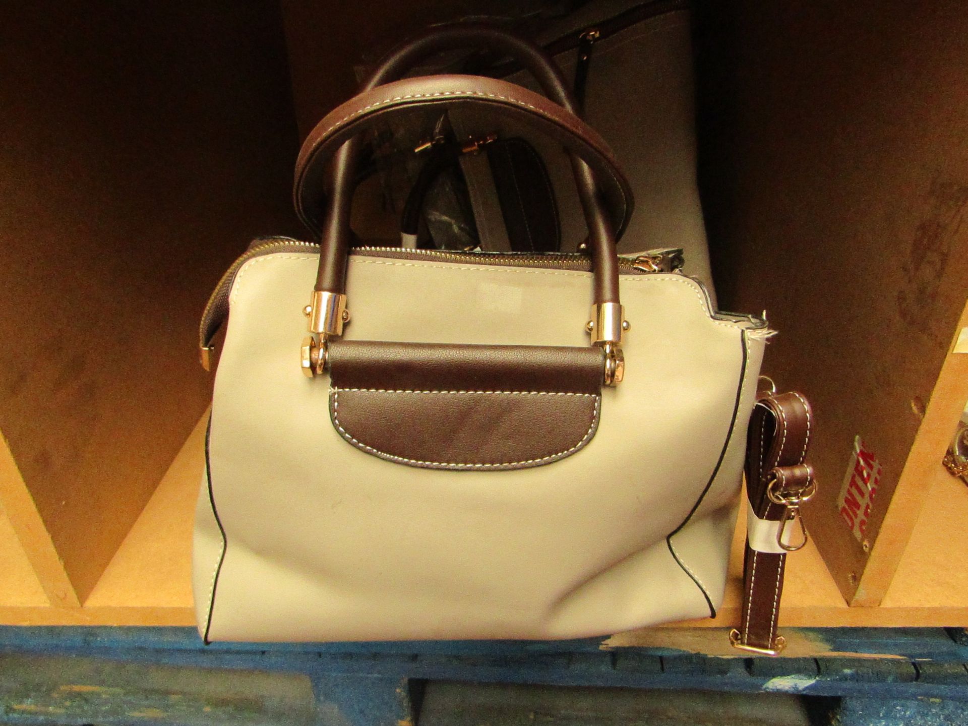 Ladies Large Handbag new & packaged (see image for design)