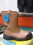 Insulated steel toe cap rigger boots, size 10, new and boxed.