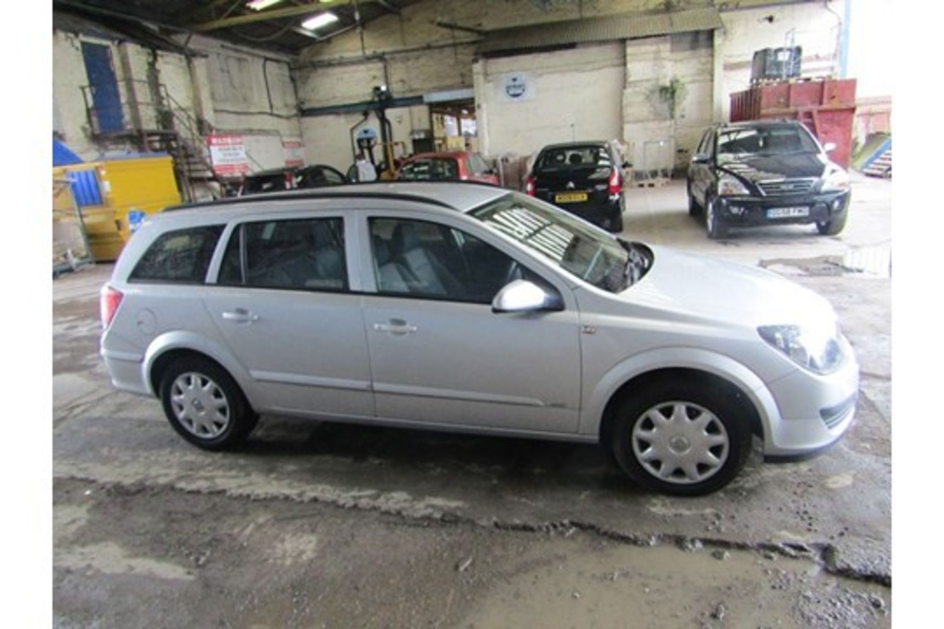 55 plate Vauxhall Astra Club 1.3 CDTI estate, 104,024 miles (unchecked), MOT Until 04/09/2019, V5 - Image 5 of 11