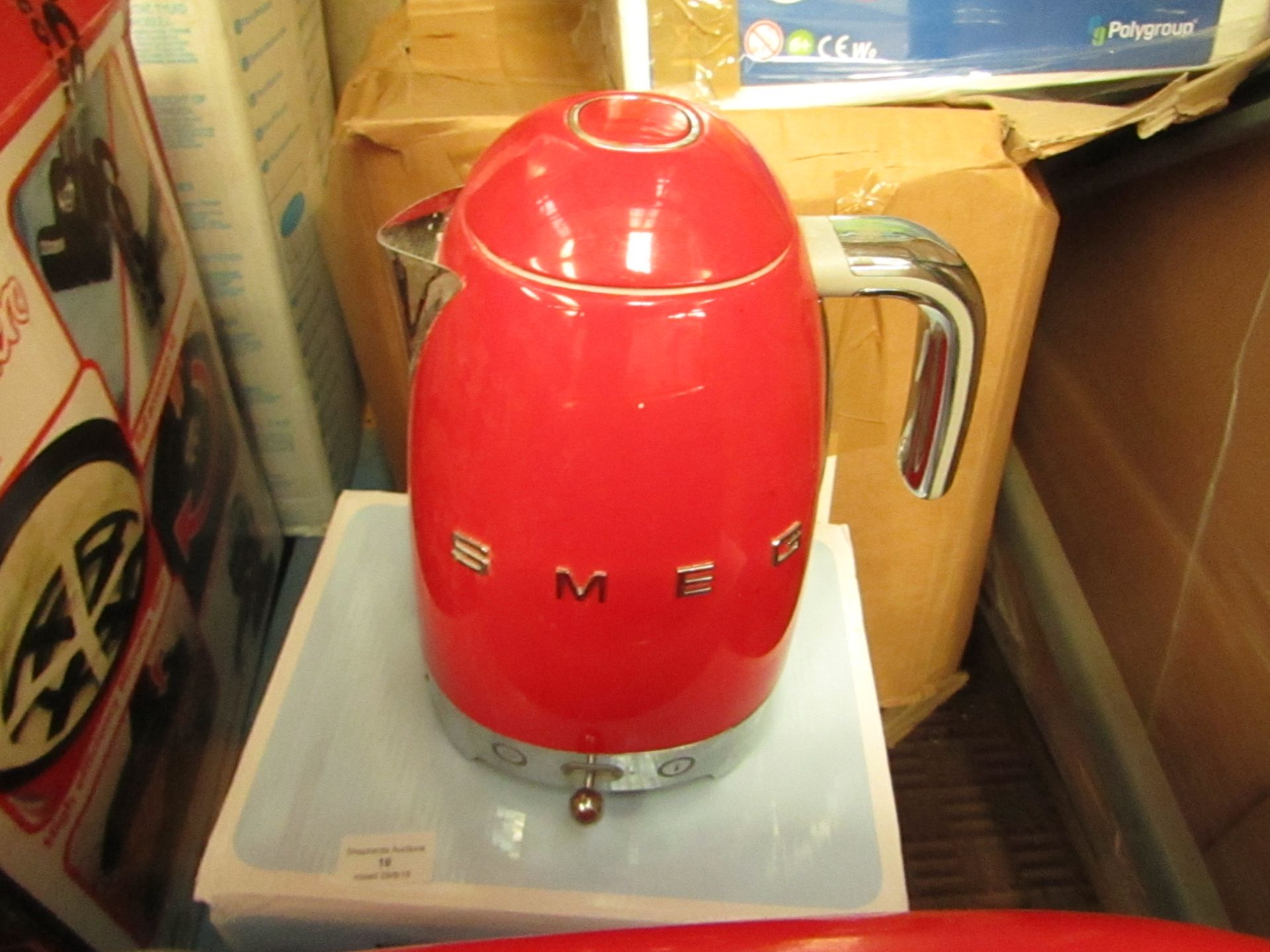 Smeg Red temperature controlled kettle, tested working with original box.