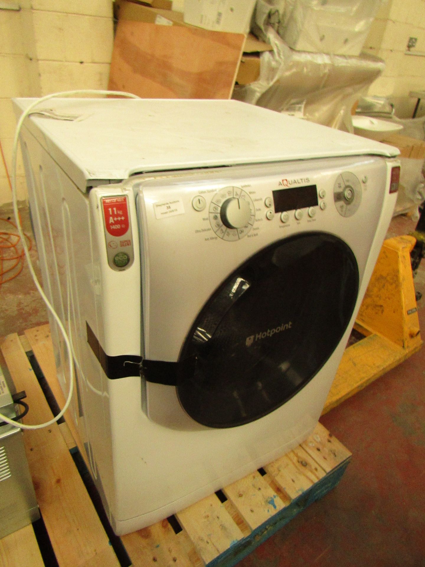 Hotpoint Aqualtis 11KG washing amchien, powers on but has faulty door.