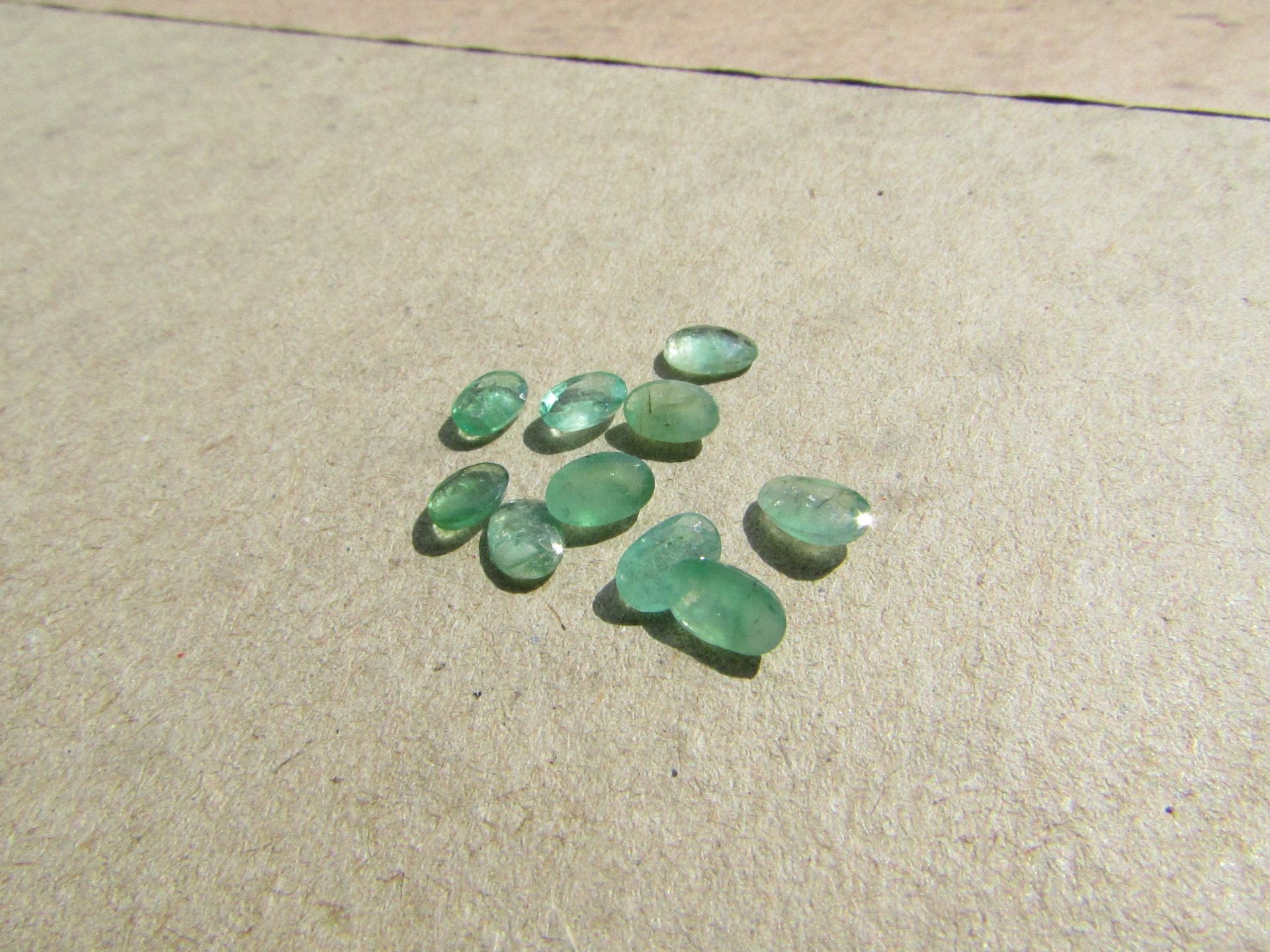 Natural Emerald 10.pieces 1.70 Carat Average retail value Gemstone type: Emerald Weight: 1.70 cts.