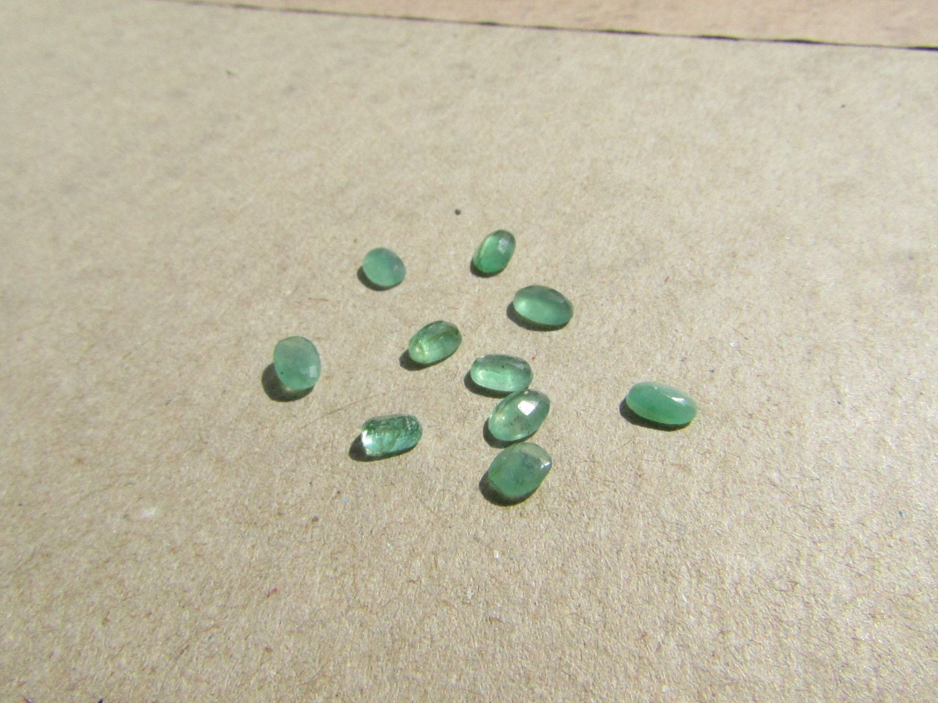 Natural Emerald 10.pieces 1.81 Carat Average retail value Gemstone type: Emerald Weight: 1.81 cts.