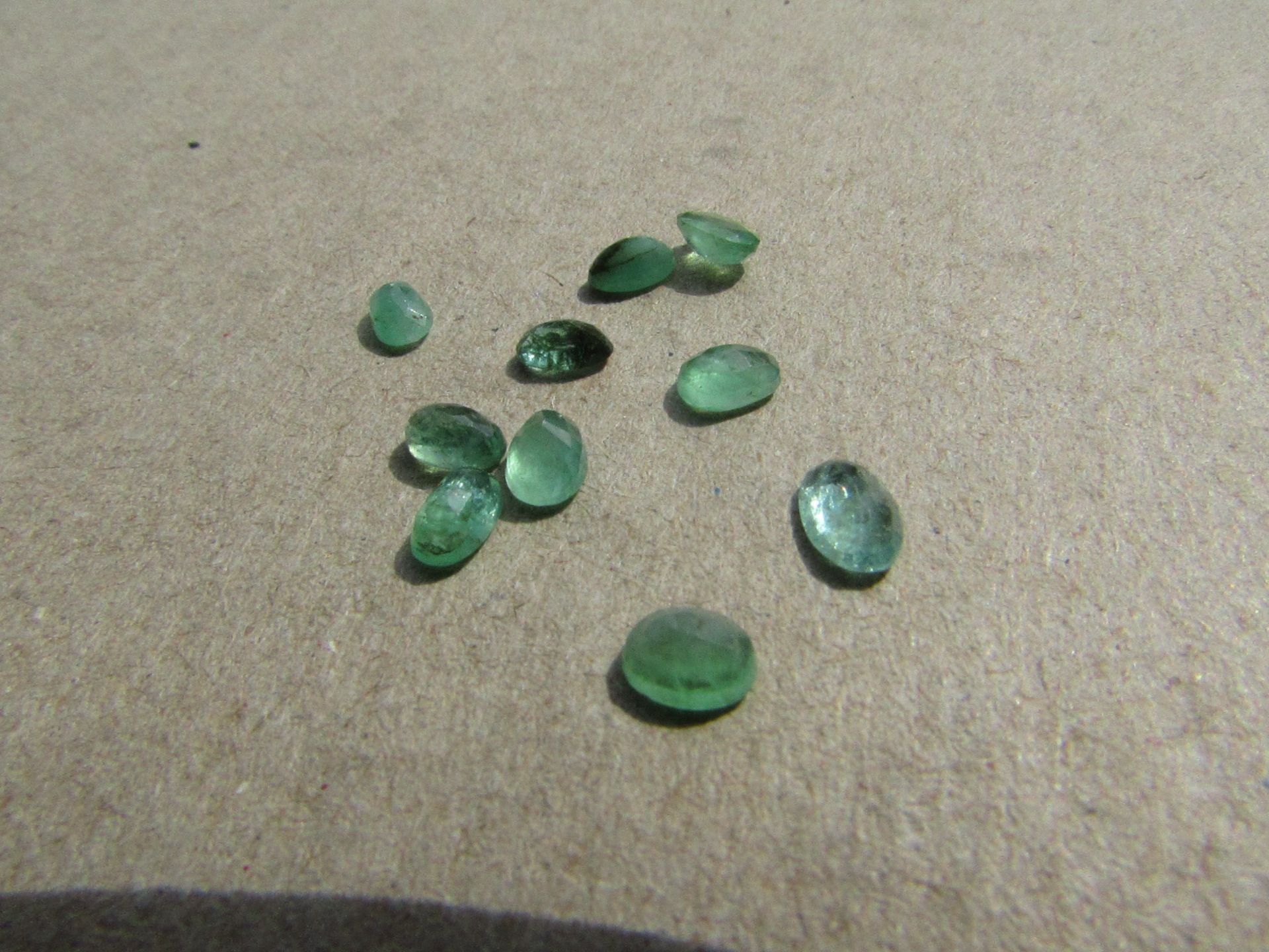 Natural Emerald Gemstones 10 pieces 1.59 Carat Average retail value Gemstone type: Emerald Weight: