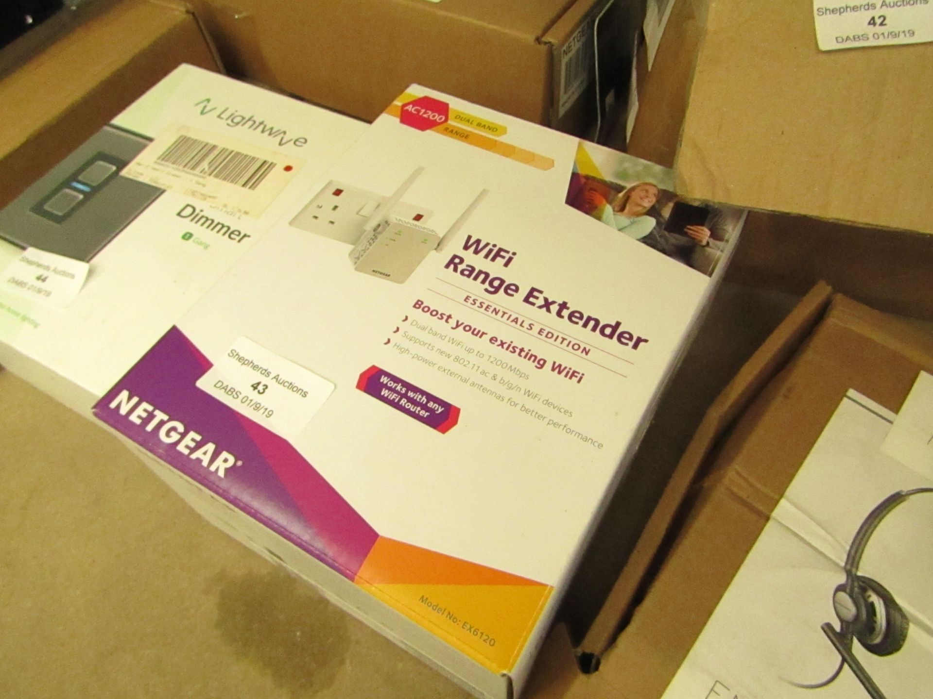 Netgear WiFi range extender, untested and boxed.