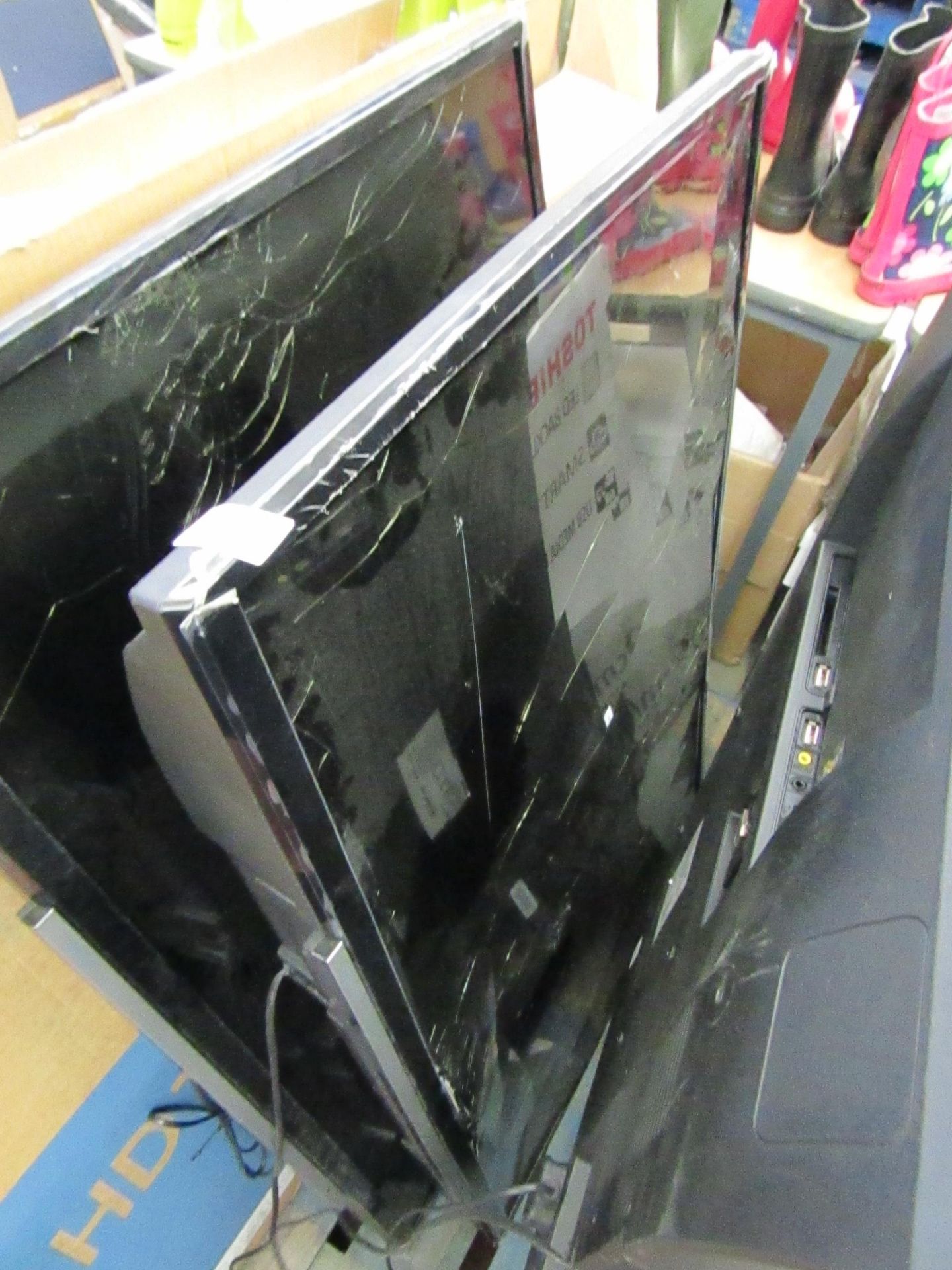 Toshiba 43" smashed screen TV, please read lot 0