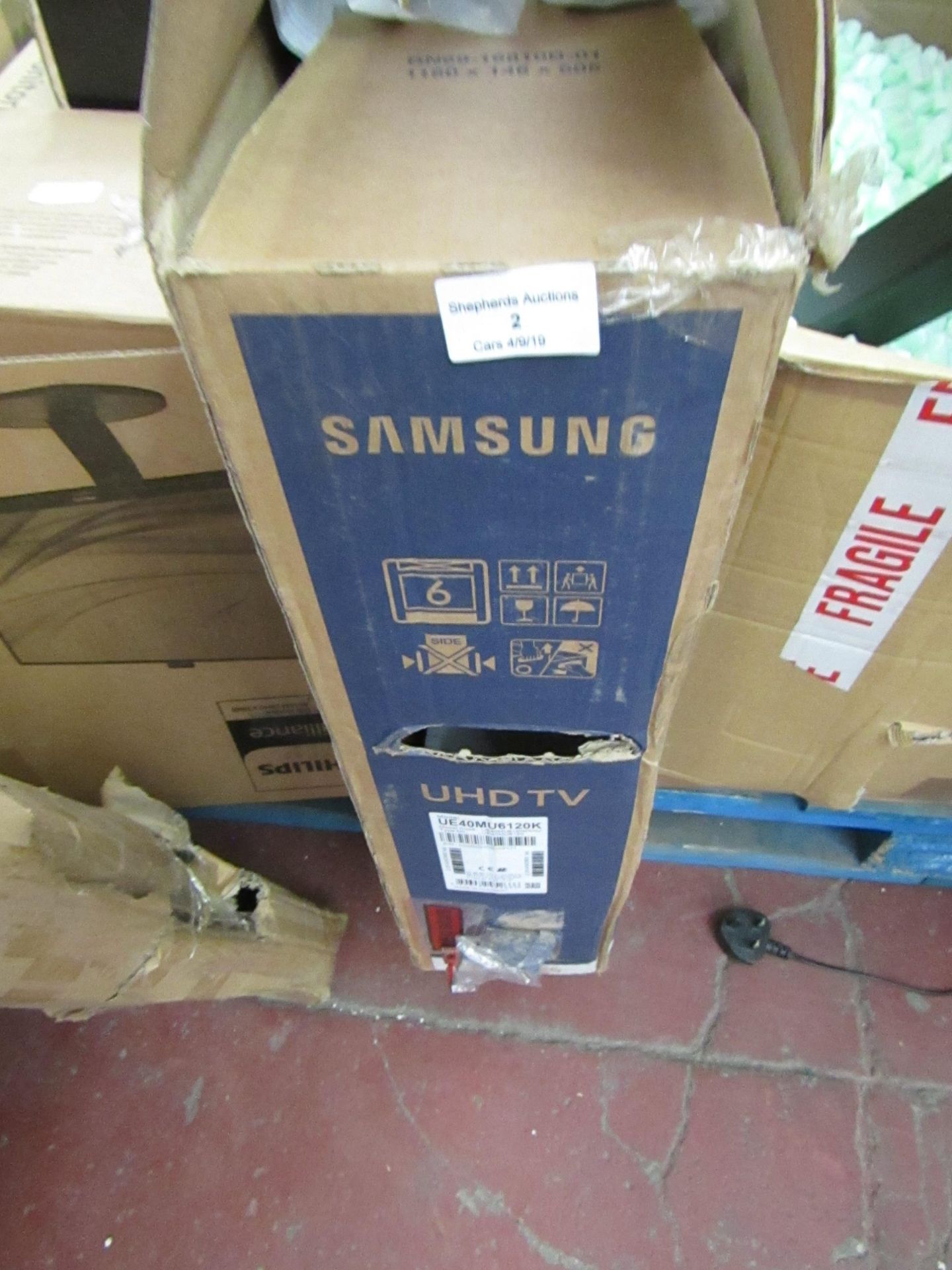 Samsung 40" smashed screen TV, boxed, please read lot 0