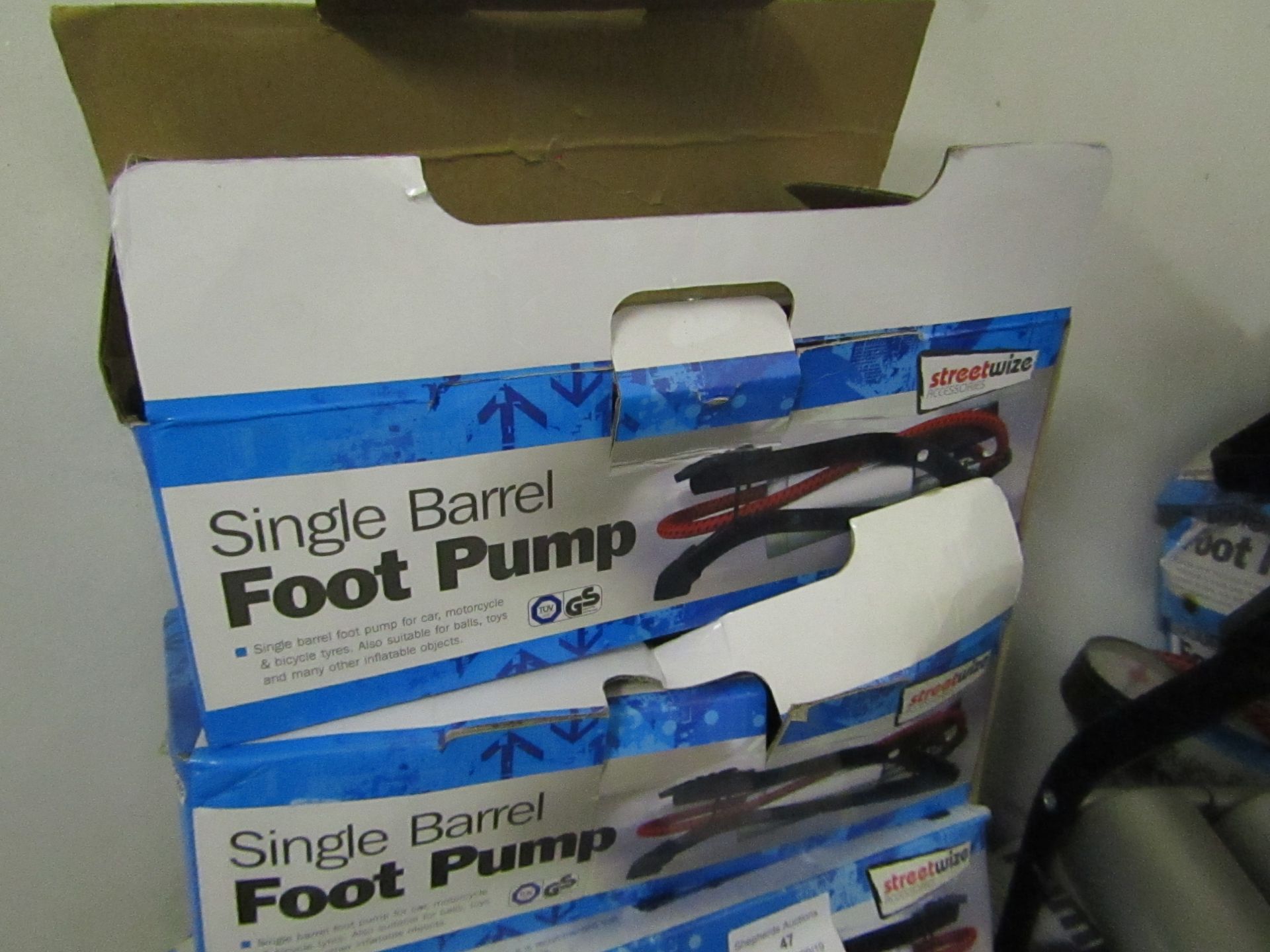 Streetwize single barrel foot pump, unchecked and boxed.