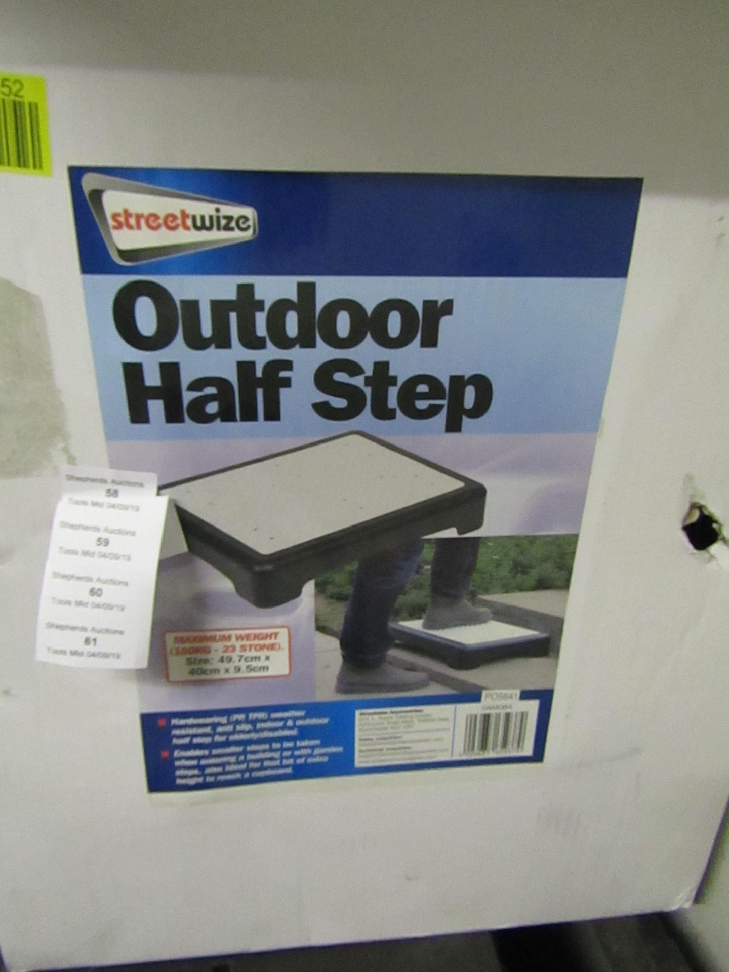 Streetwize outdoor half step, unchecked and boxed.