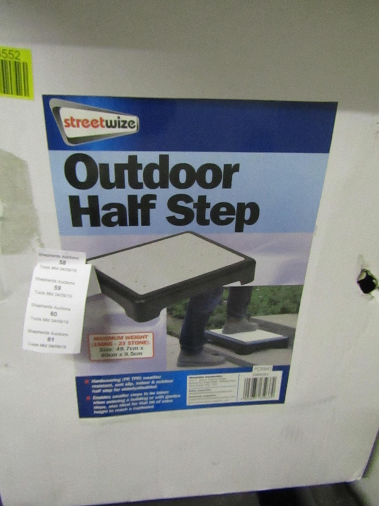 Streetwize outdoor half step, unchecked and boxed.