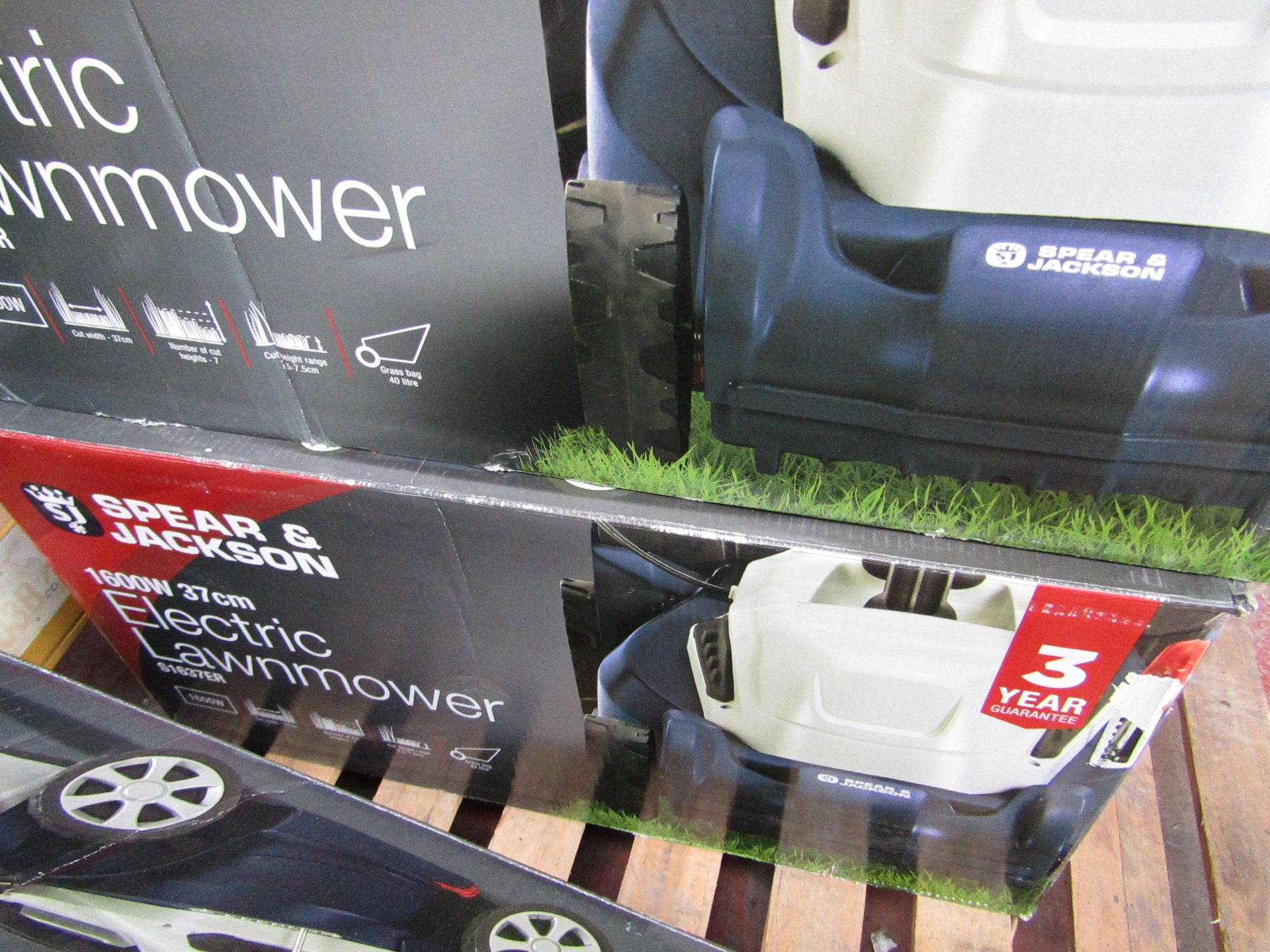 Spear and Jackson 1600w Electric Lawn Mower, Tested working and boxed, RRP œ110