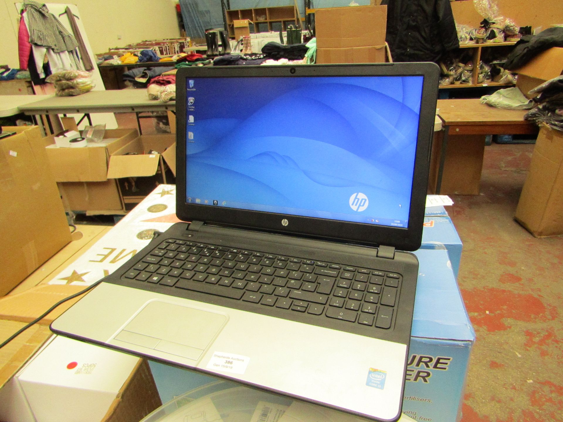 HP 350 G1 Laptop.Powers on