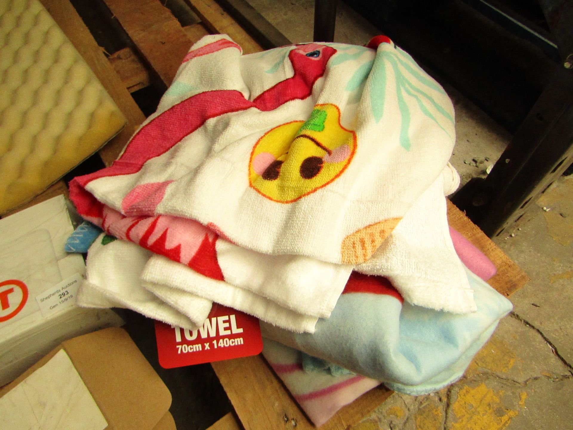 3 Items being 2 x Disney Throws & a Flamingo Emoji Bath Towel.