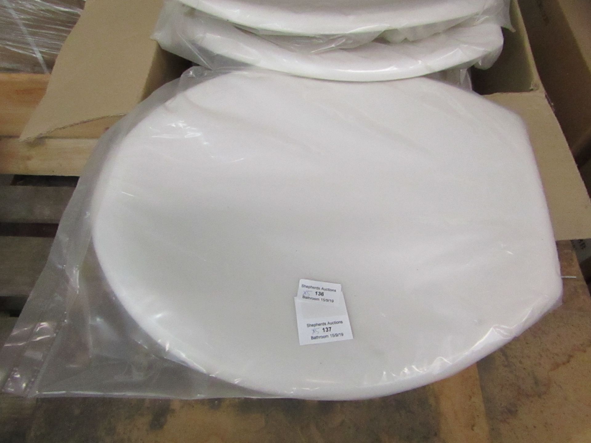 5x Unbranded Toilet seats, new and bagged