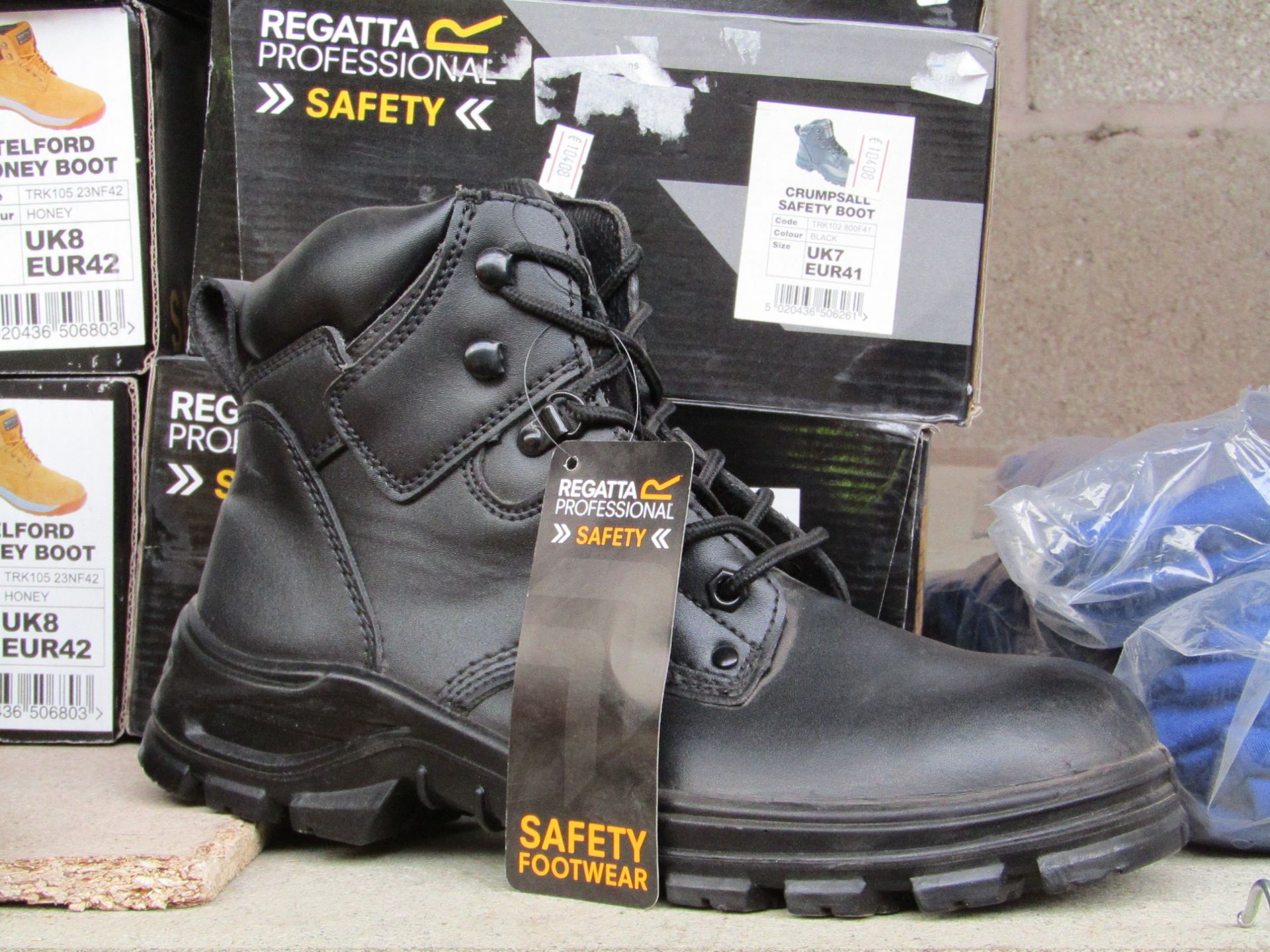 Regatta Professional Crumpsall Safety Boot. Size 8, EUR 42. New and boxed
