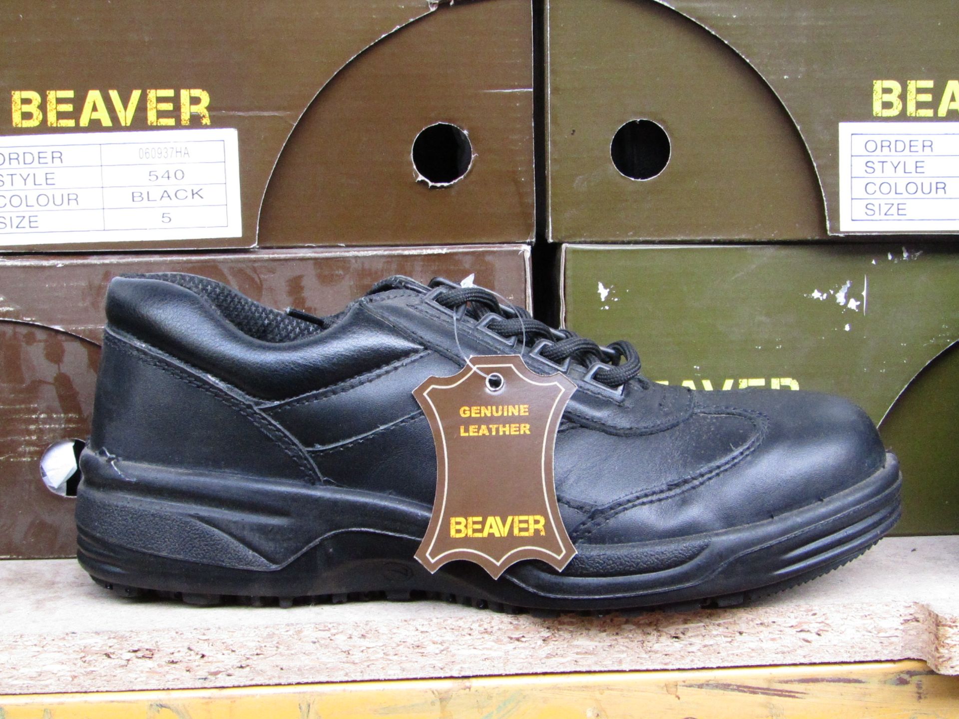 Beaver genuine Leather Safety Shoe Size 7. new and Boxed