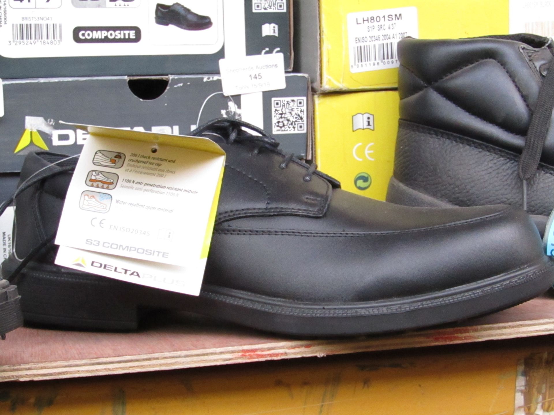 Delta Plus Safety Shoe. Size 7. New and Boxed