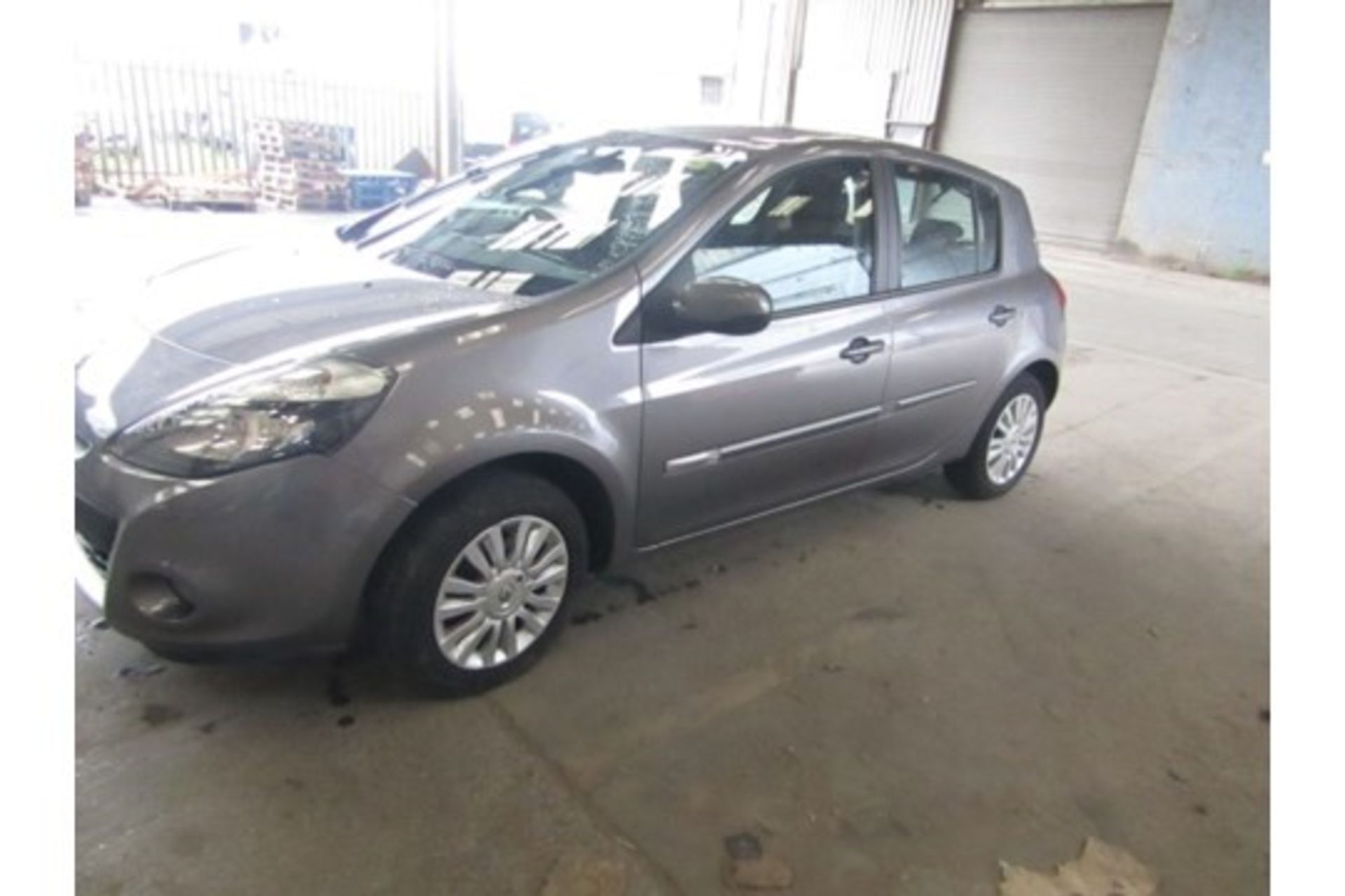 2012 Renault Clio Expression Plus 16V 1.2i, 29,991 miles (unchecked), MOT until 29th May 2020, 2 - Image 4 of 14