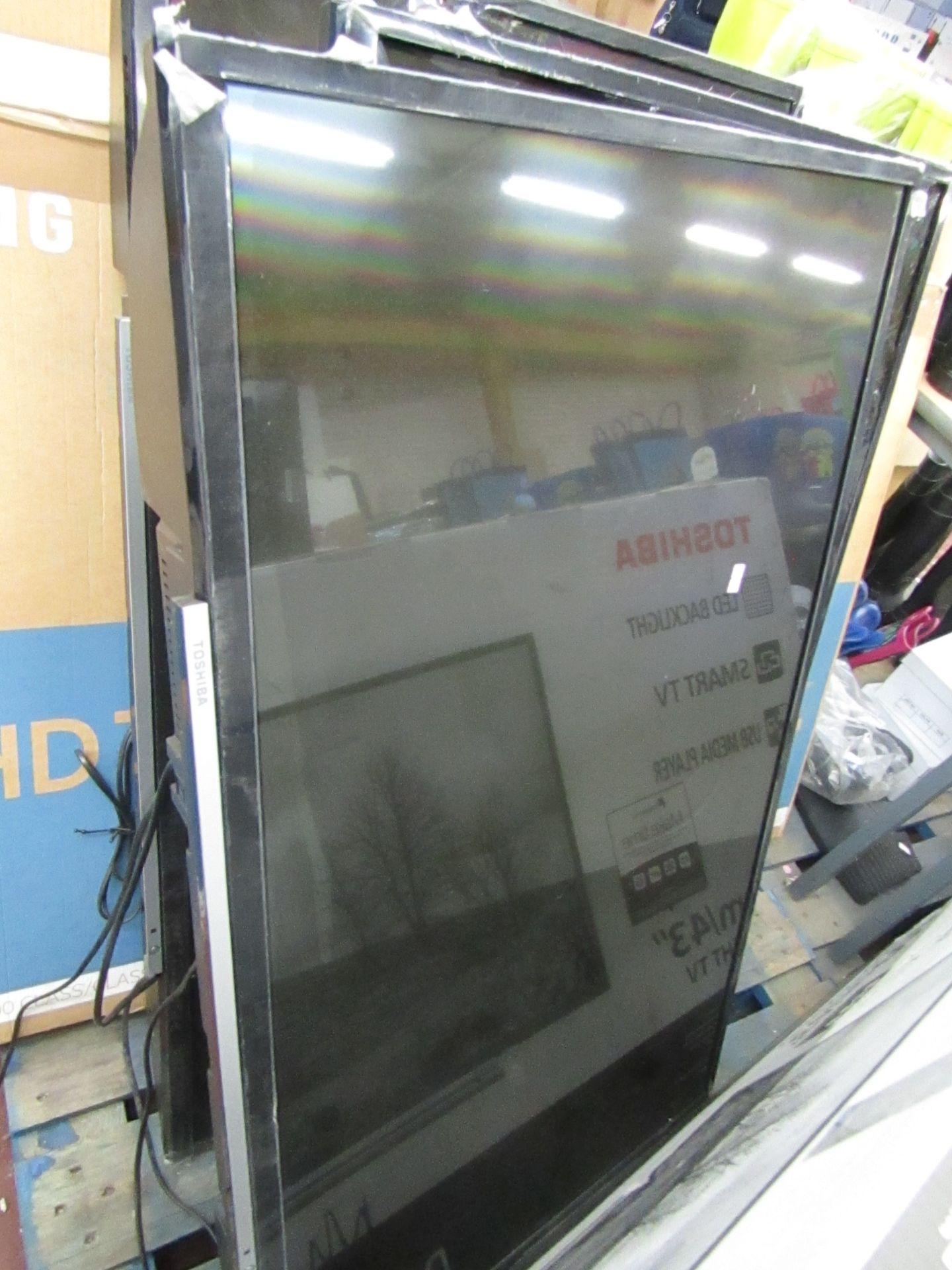 Toshiba 43" smashed screen TV, please read lot 0