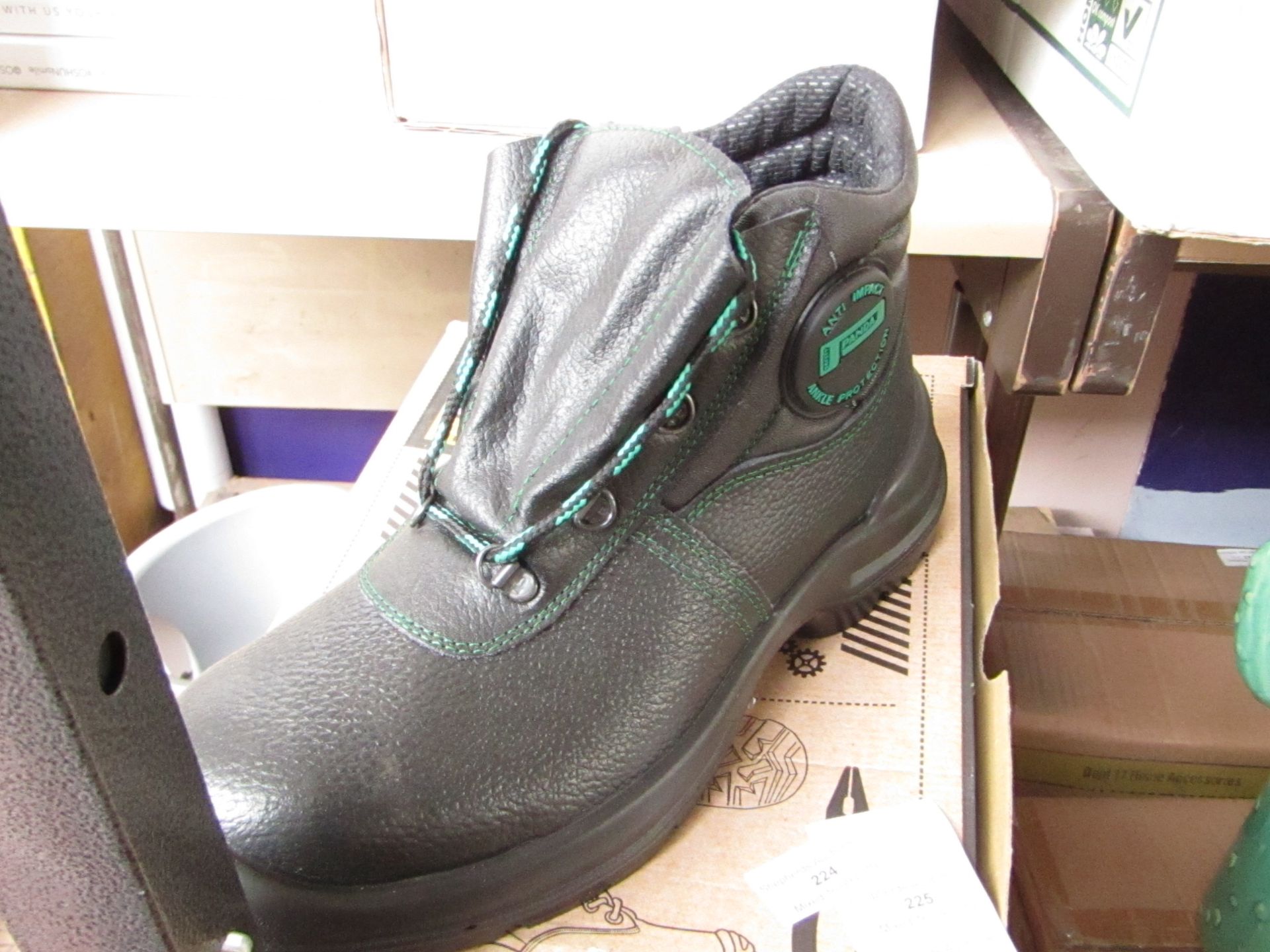 Size 42 Panda Steel Toe Cap Boots.New & Boxed