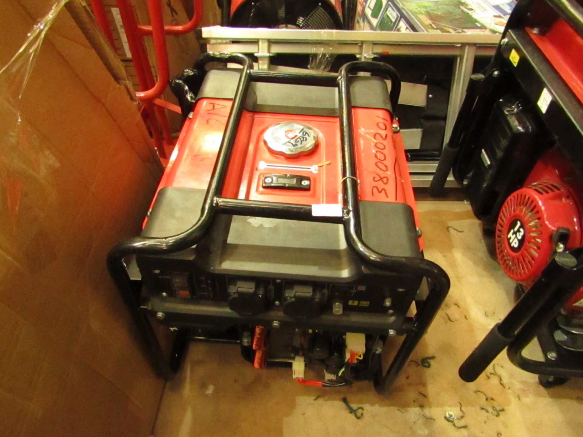 CLARKE GENERATOR IG3500F PETR 6869 £329.00 This lot is a Machine Mart product which is raw and