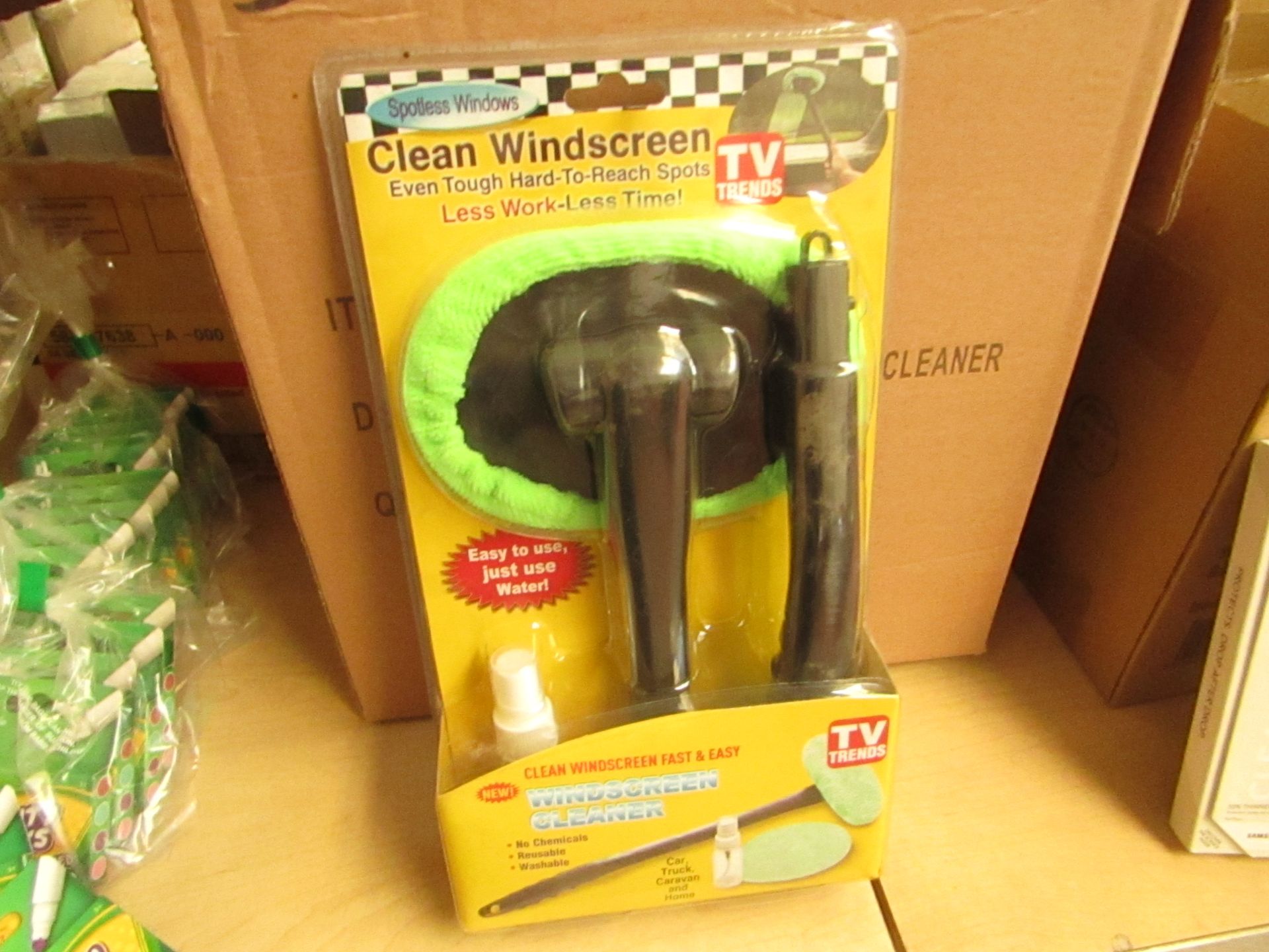 8 x Easy Clean Windscreen Cleaners. Includes Microfibre Cloths, Long reach Handle & Spray bottle,